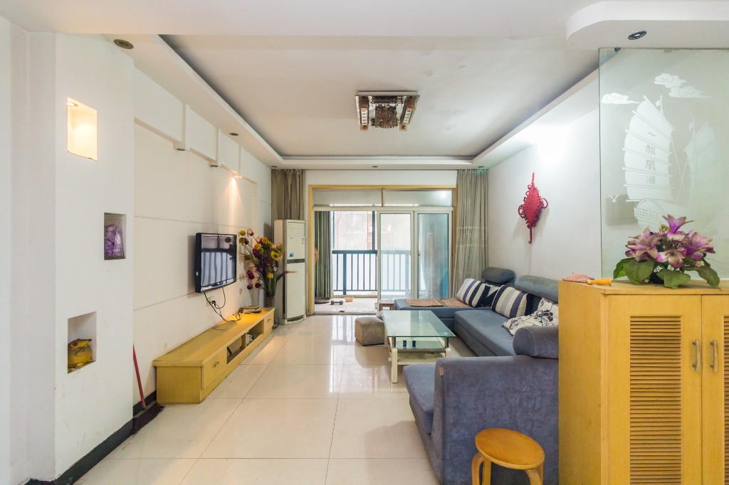 博雅湘水湾  3室2厅2卫    78.0万 博雅湘水湾  3室2厅2卫    78.0万客厅