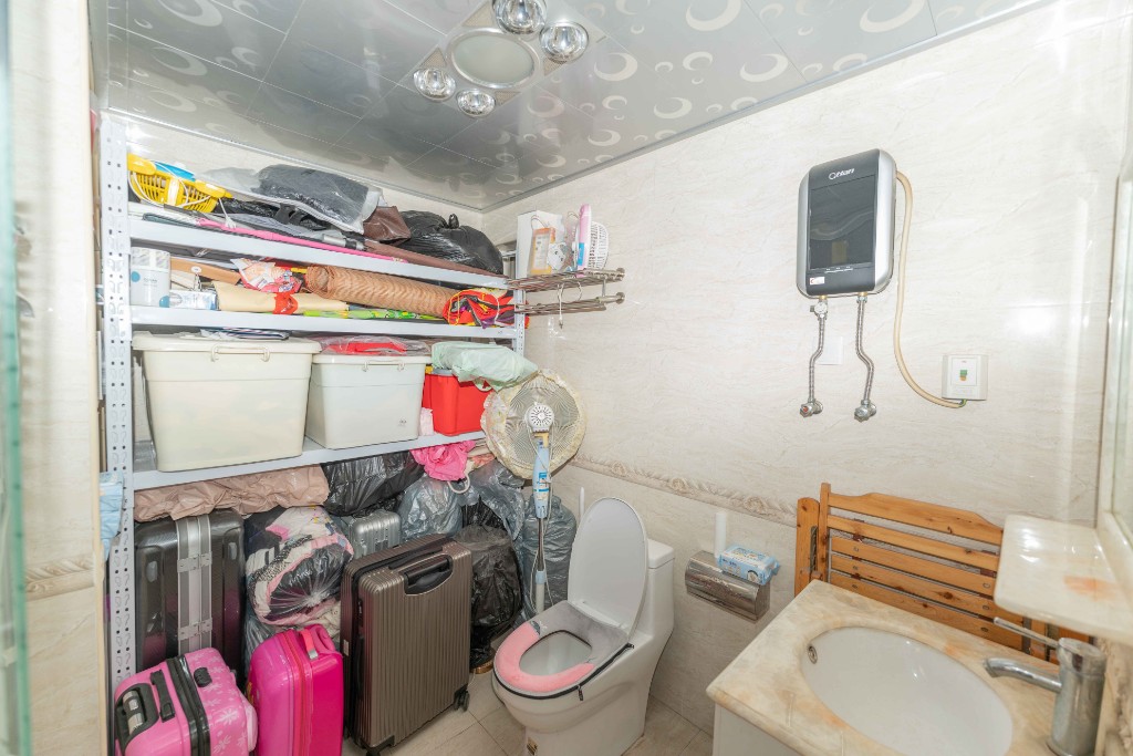 鑫天山水洲城  4室2厅2卫    155.0万卫生间