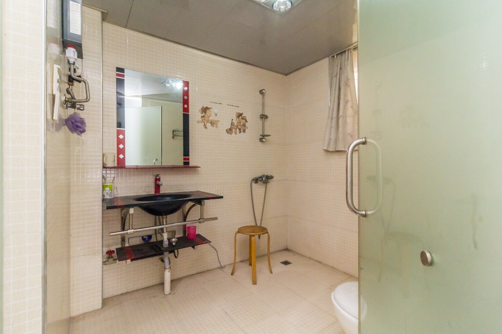 博雅湘水湾  3室2厅2卫    78.0万 博雅湘水湾  3室2厅2卫    78.0万卫生间