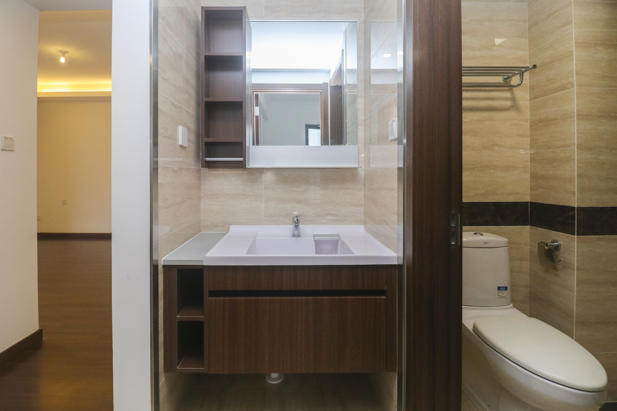 万科里金域国际  3室2厅2卫    246.0万卫生间