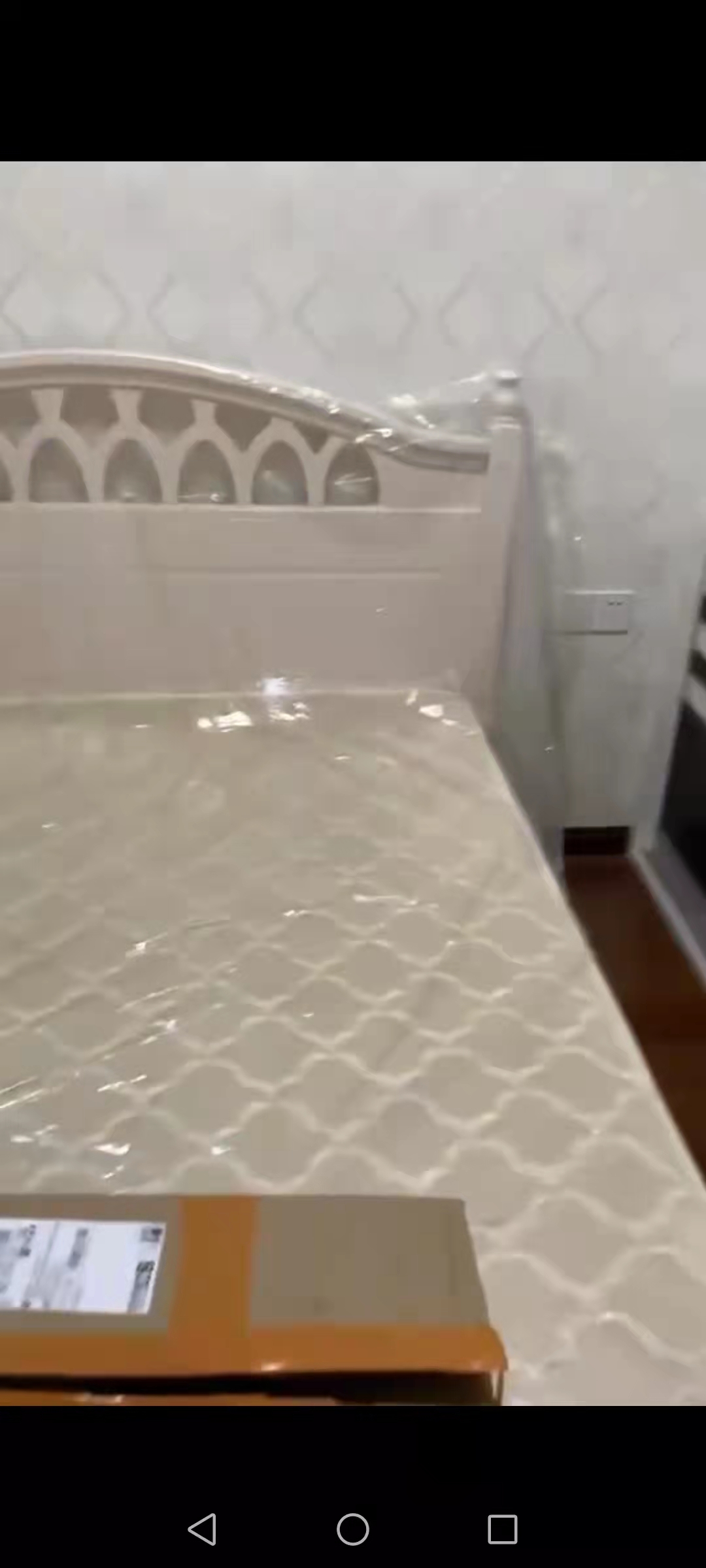 中泰峰境 3室2厅2卫 80.00万 中泰峰境 3室2厅2卫 80.00万客厅