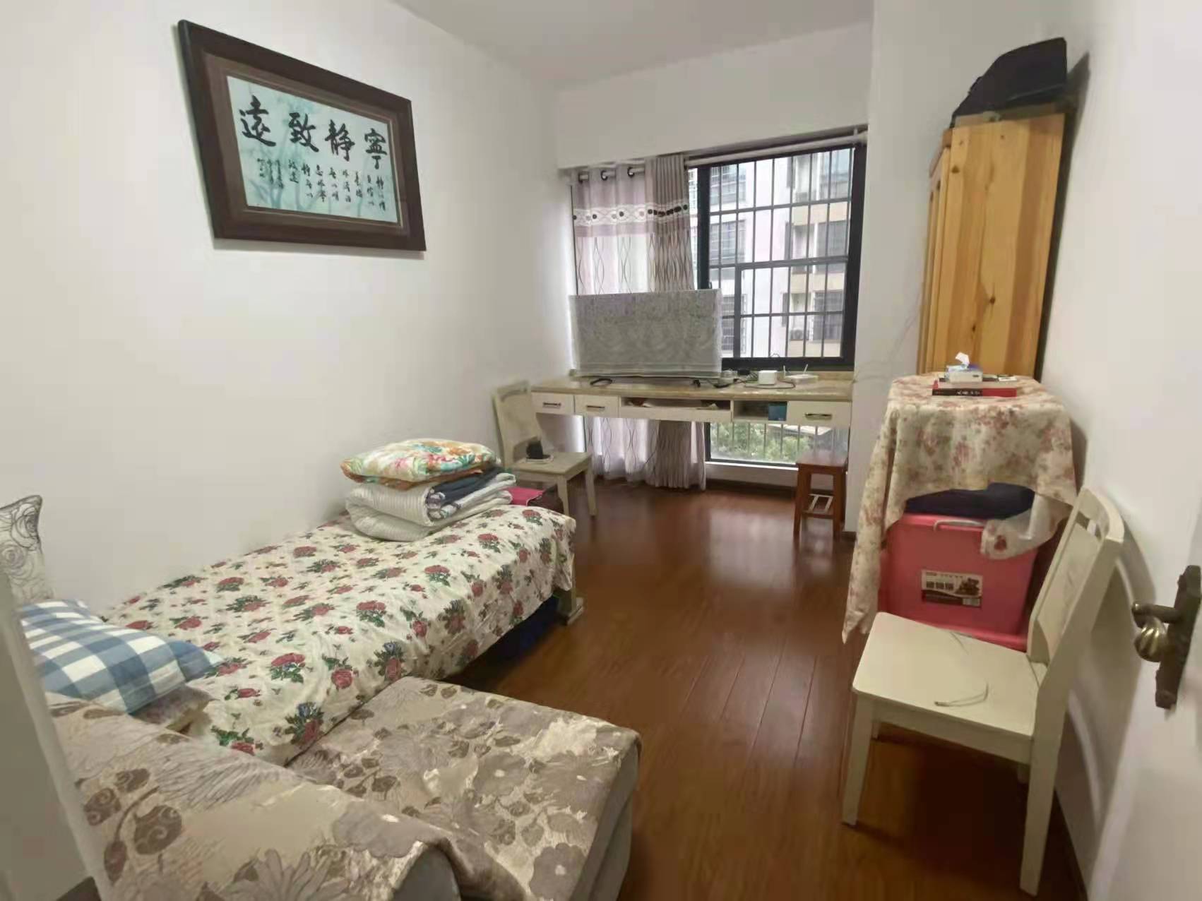 新景西城上筑  3室2厅2卫   65.00万客厅
