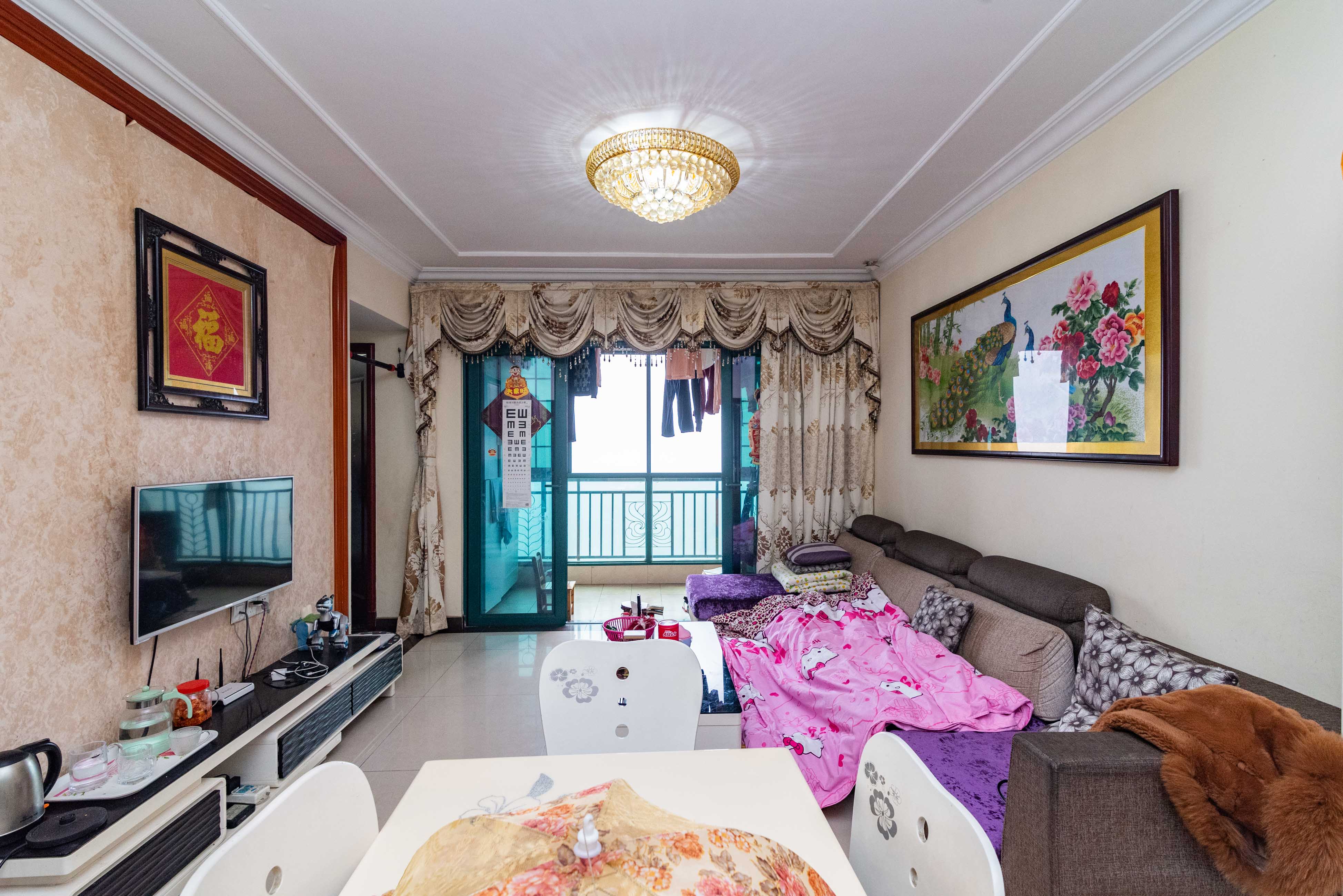 恒大雅苑  3室2厅1卫    100.0万客厅