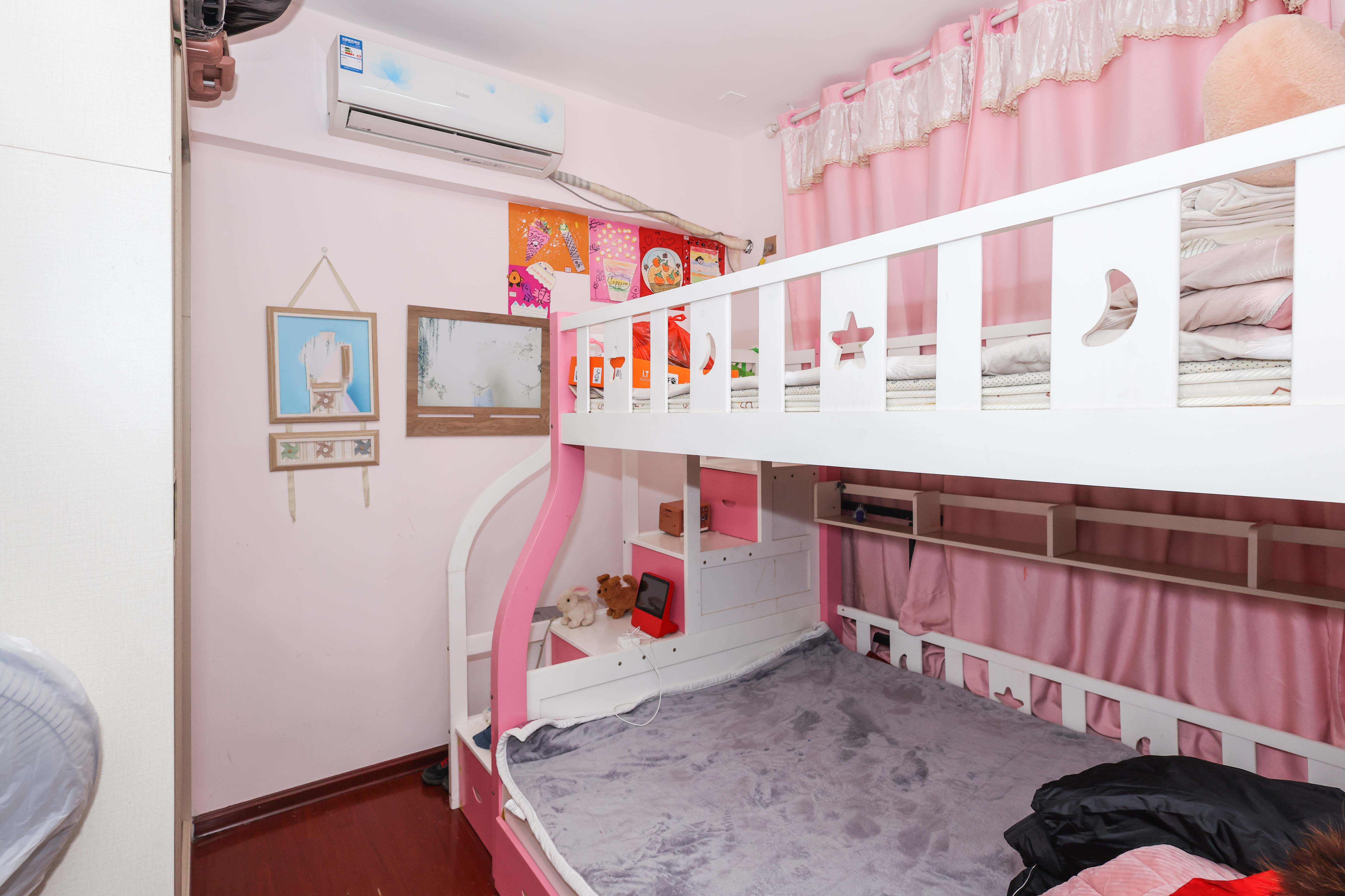 达美D6区  2室2厅1卫   54.00万卧室