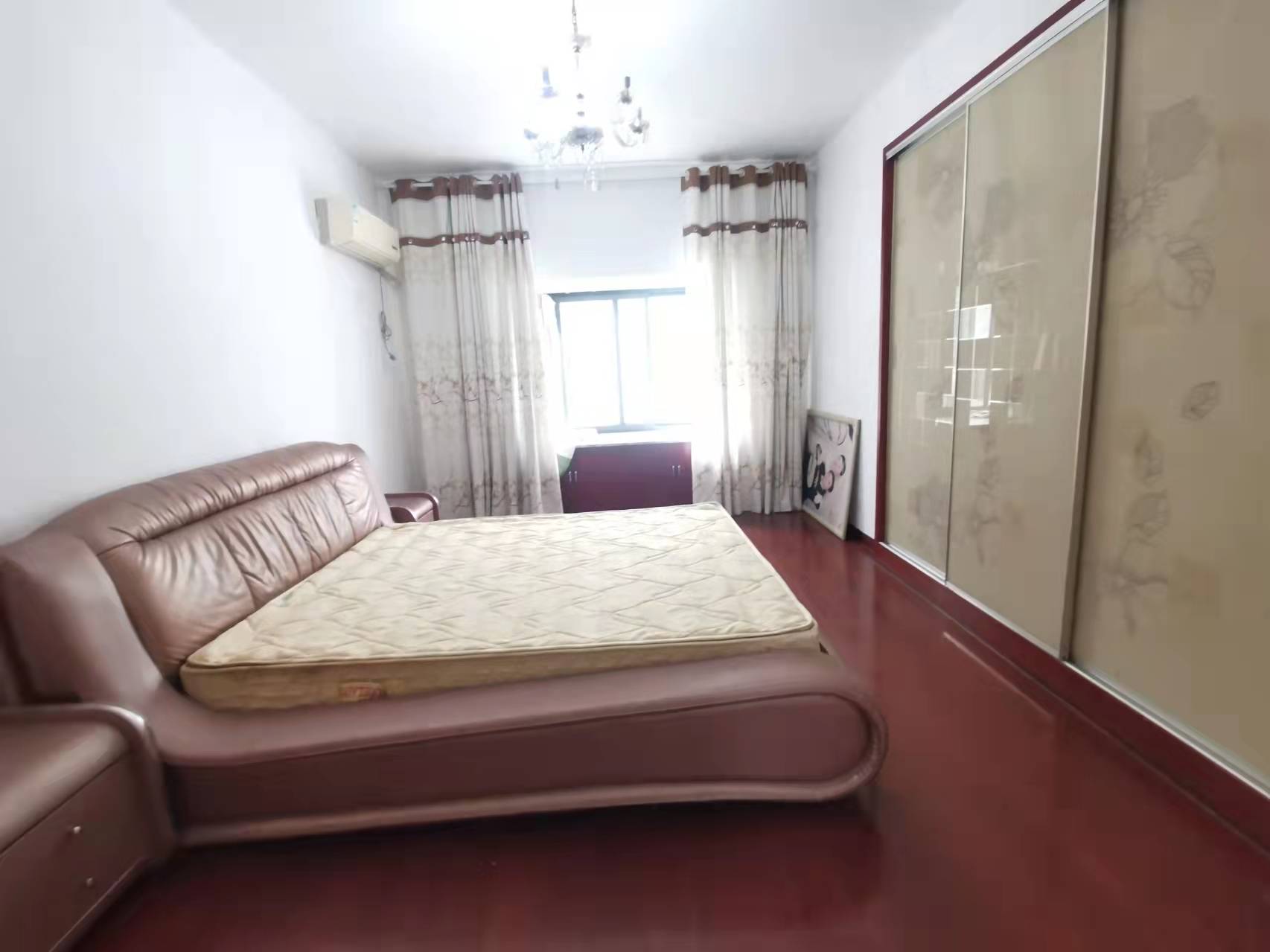 紫苑江岸 3室2厅1卫 83.0万 紫苑江岸 3室2厅1卫 83.0万客厅