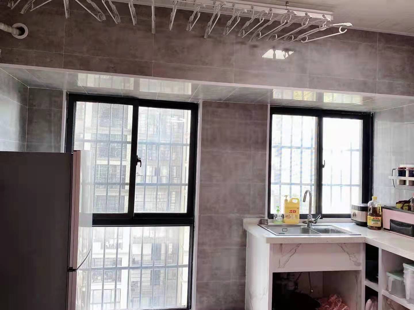 中建岳阳中心  1室1厅1卫   34.00万客厅