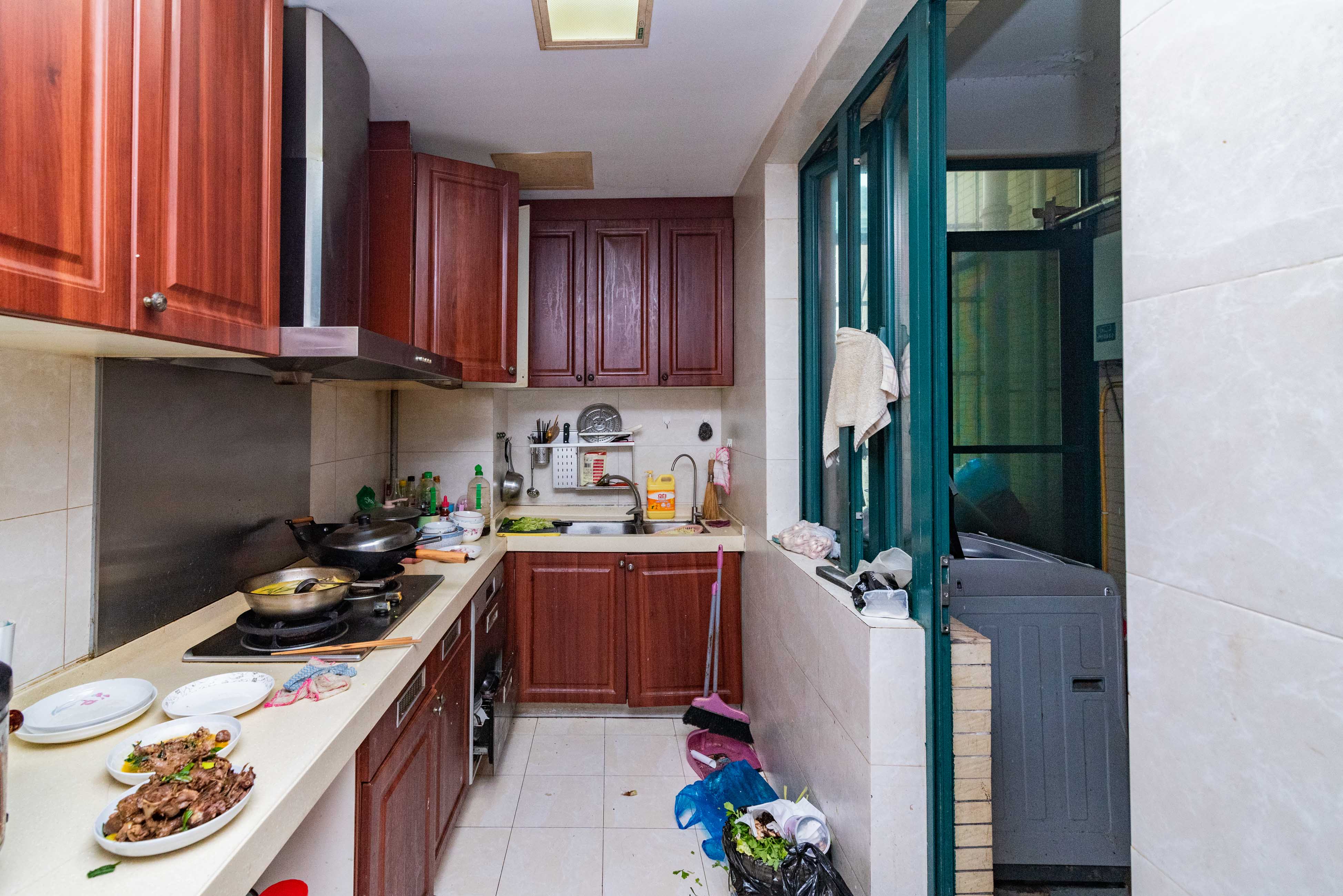 恒大雅苑  3室2厅1卫    100.0万厨房