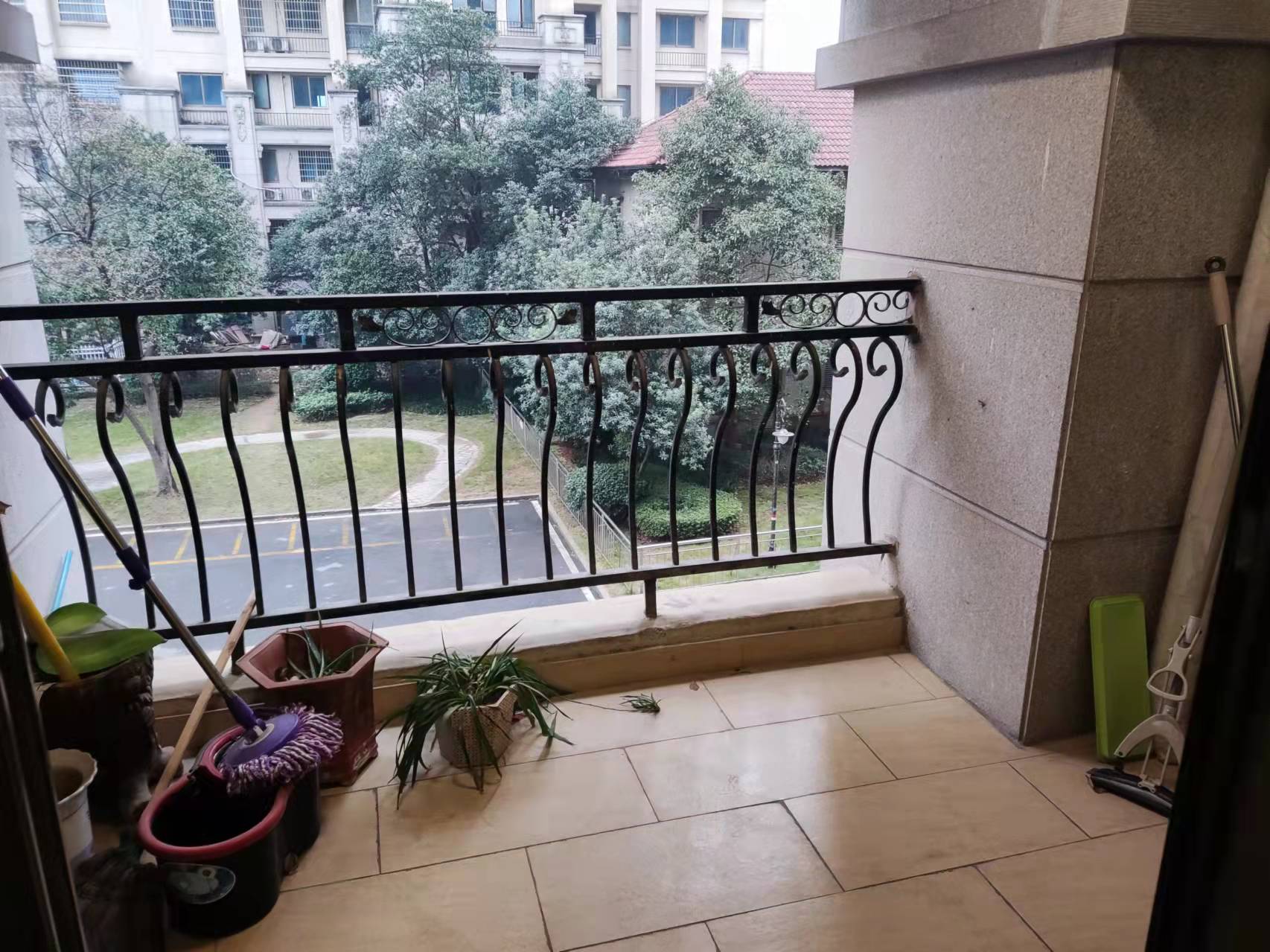 碧桂园 3室2厅1卫 66.8万 碧桂园 3室2厅1卫 66.8万阳台