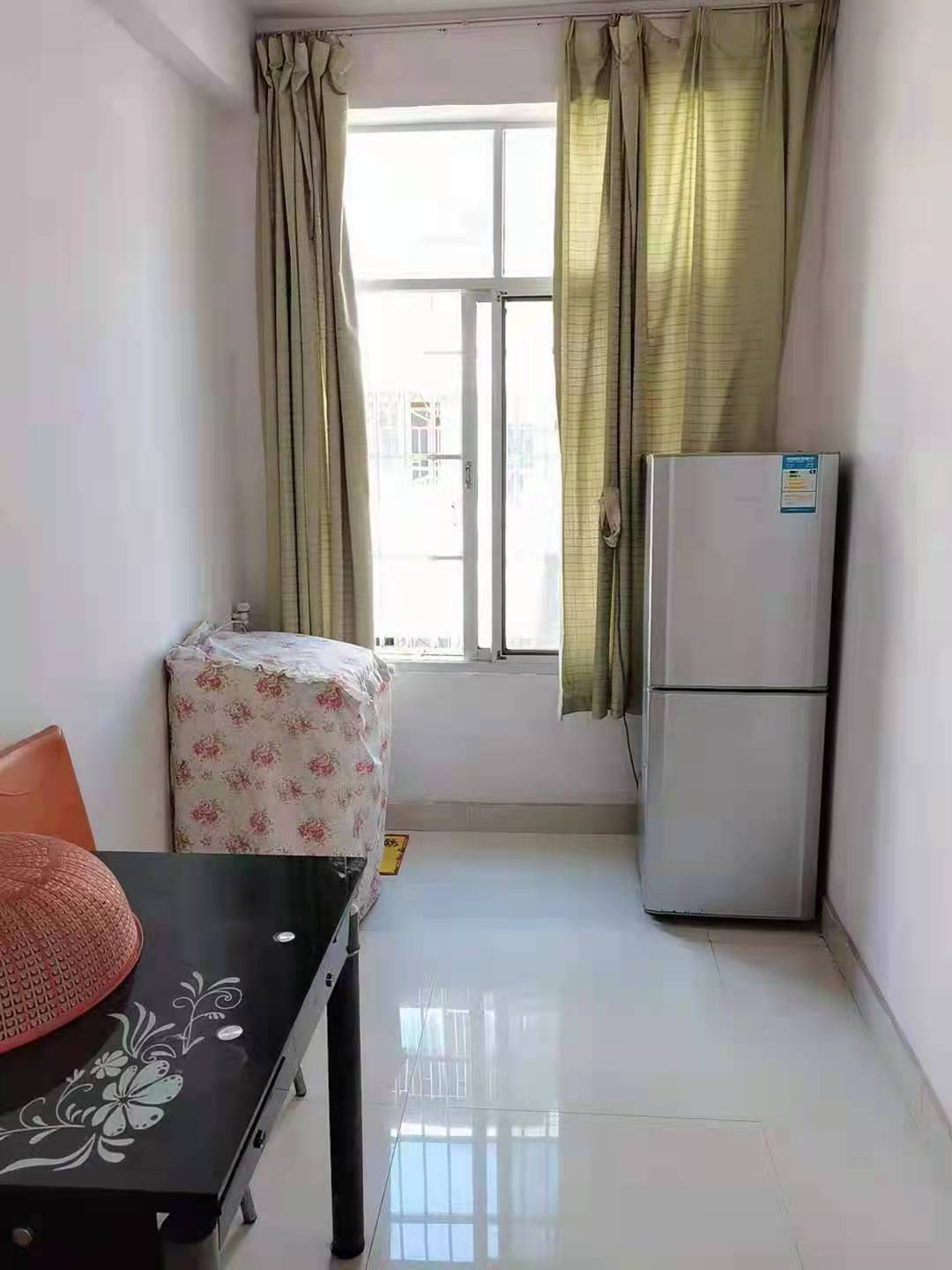 三角巷城管队宿舍 2室2厅1卫 28.8万 三角巷城管队宿舍 2室2厅1卫 28.8万客厅