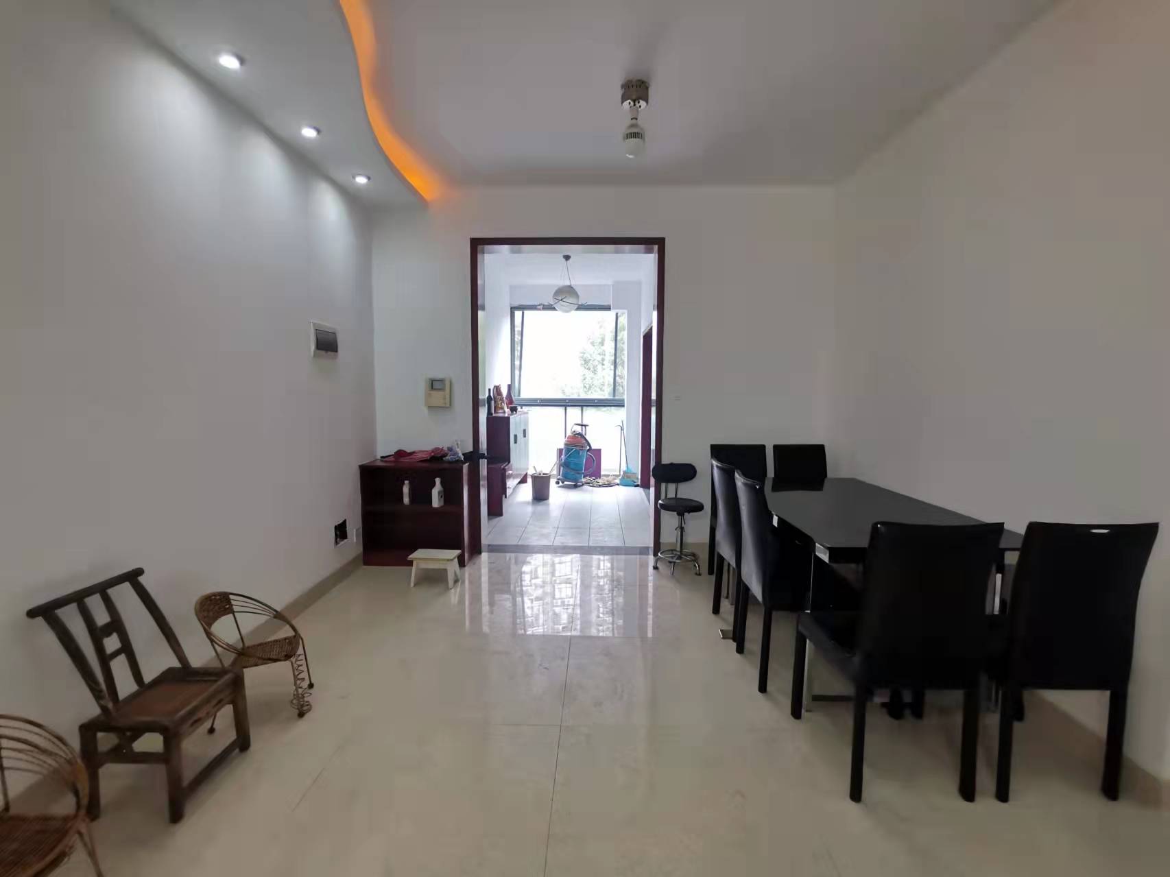 紫苑江岸 3室2厅1卫 83.0万 紫苑江岸 3室2厅1卫 83.0万客厅