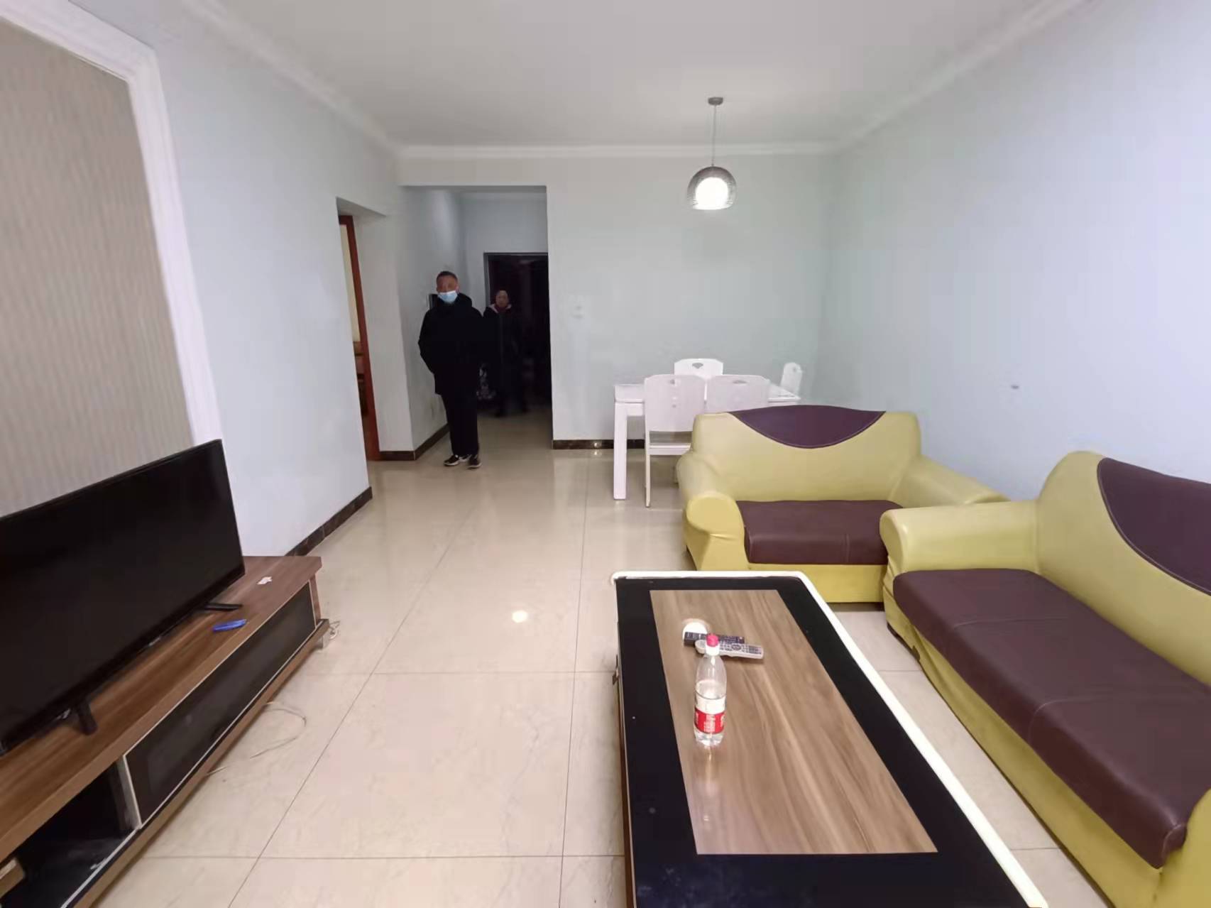 南湖国际3期 2室2厅1卫 2200.0元/月 南湖国际3期 2室2厅1卫 2200.0元/月室内图