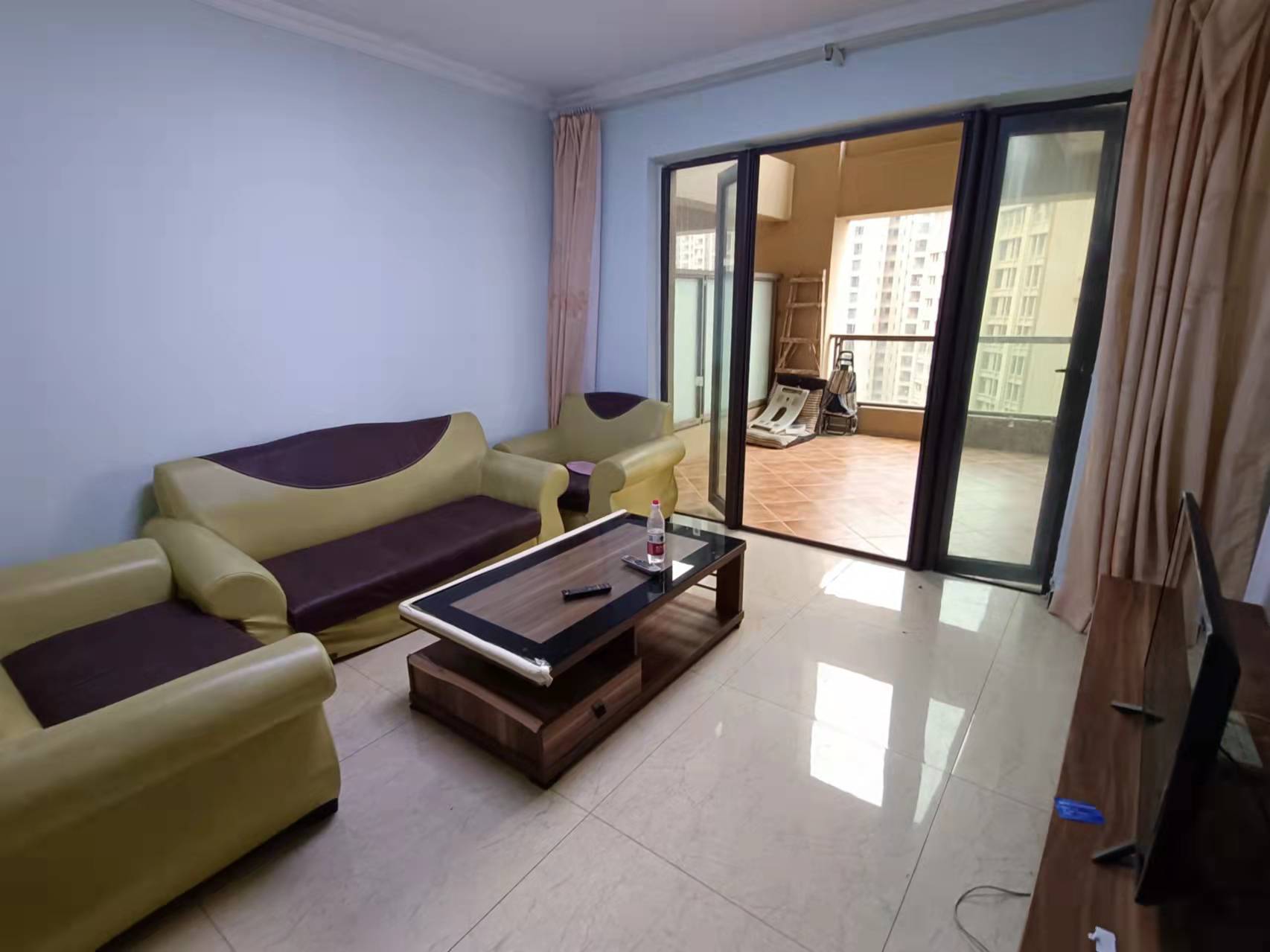 南湖国际3期 2室2厅1卫 2200.0元/月 南湖国际3期 2室2厅1卫 2200.0元/月室内图