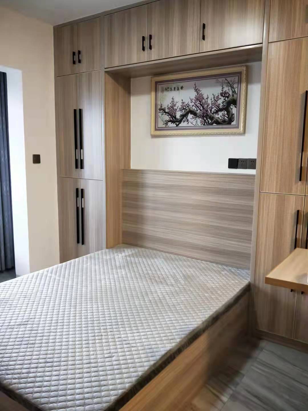 湘江学府  1室0厅1卫   32.00万客厅