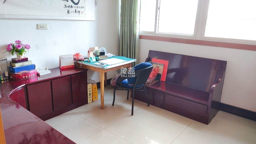 迎宾西路52号 4室2厅2卫 55.8万 迎宾西路52号 4室2厅2卫 55.8万客厅