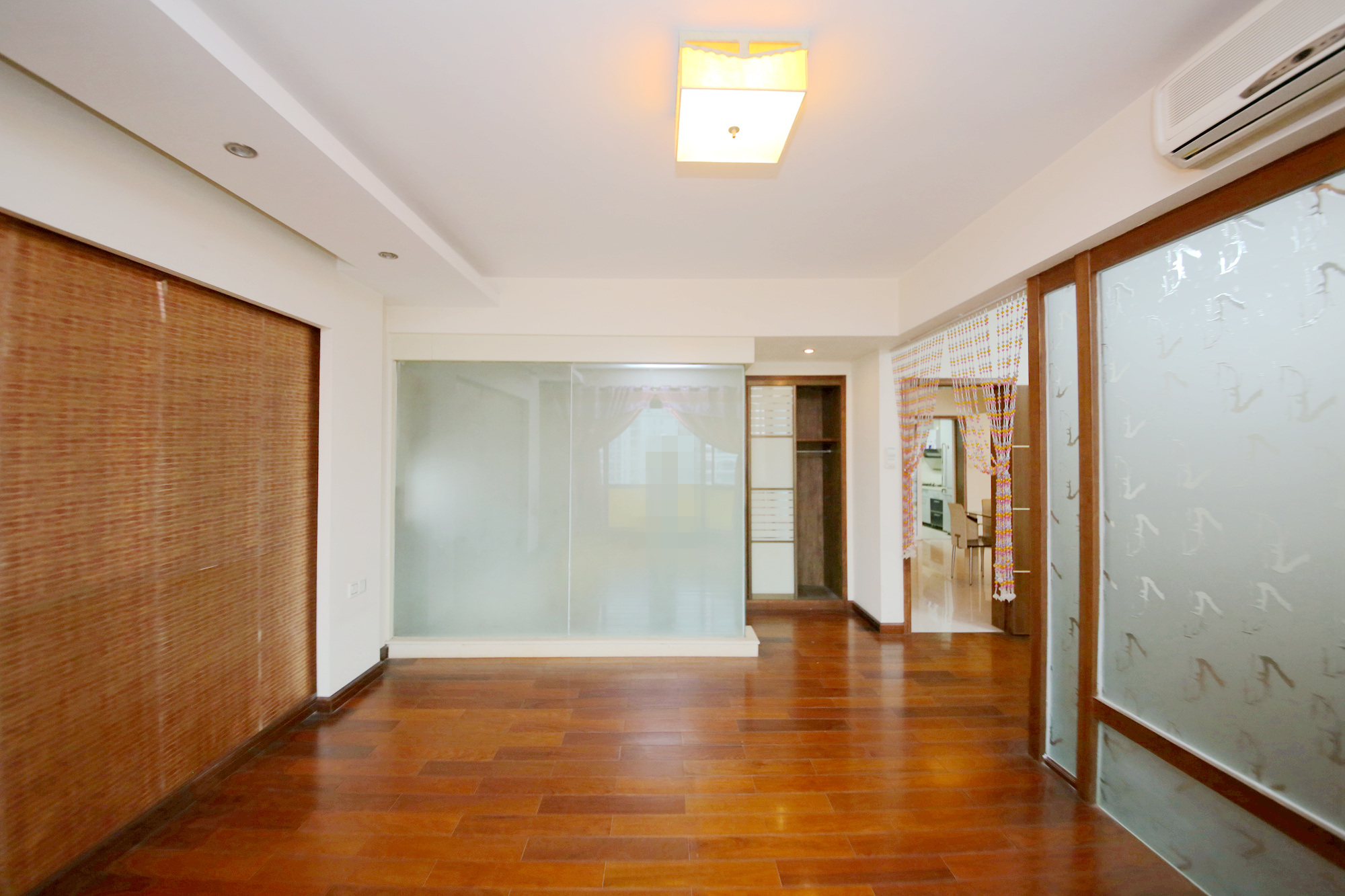 王府花园  4室2厅2卫    185.0万卧室