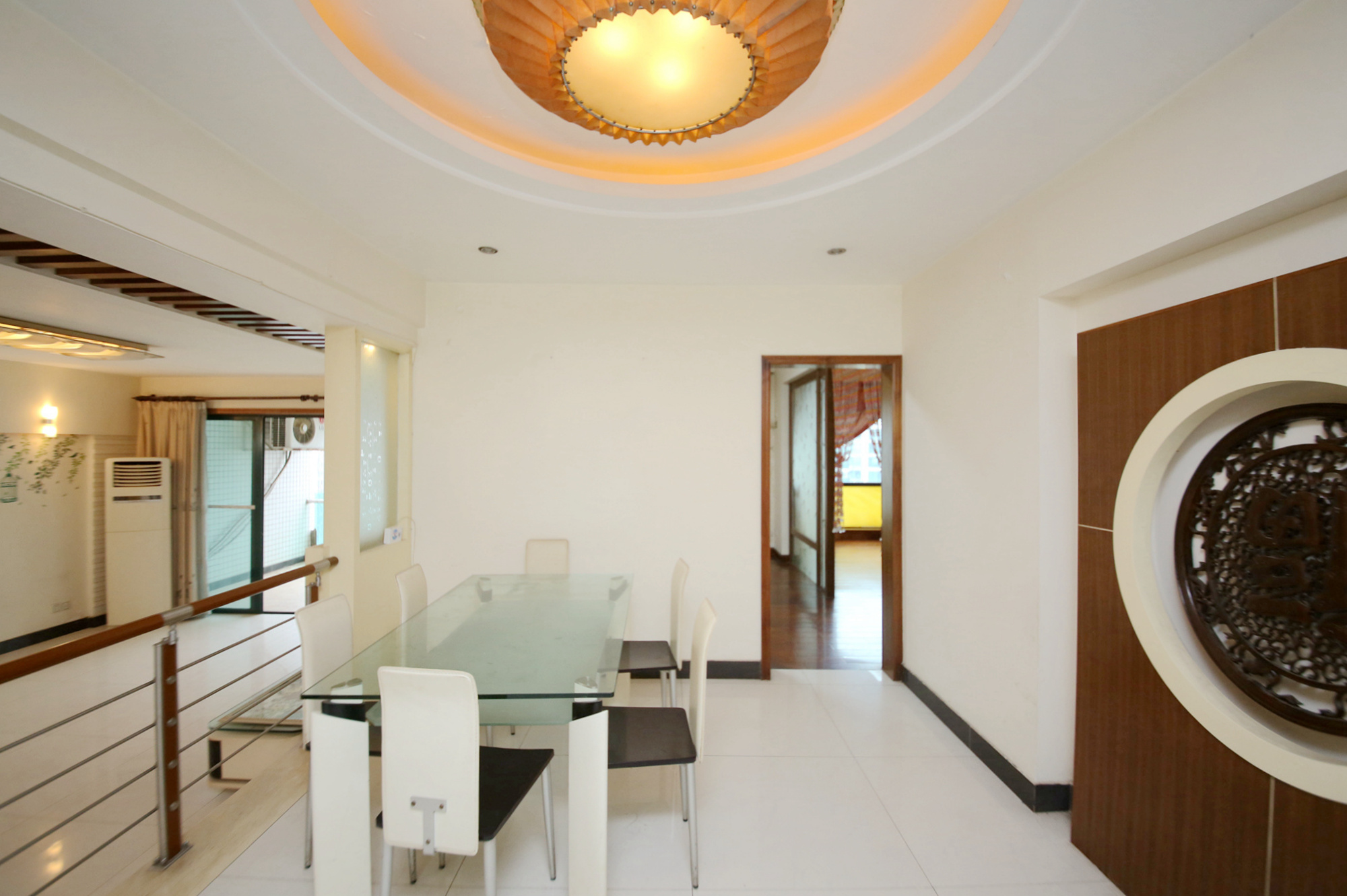 王府花园  4室2厅2卫    185.0万客厅