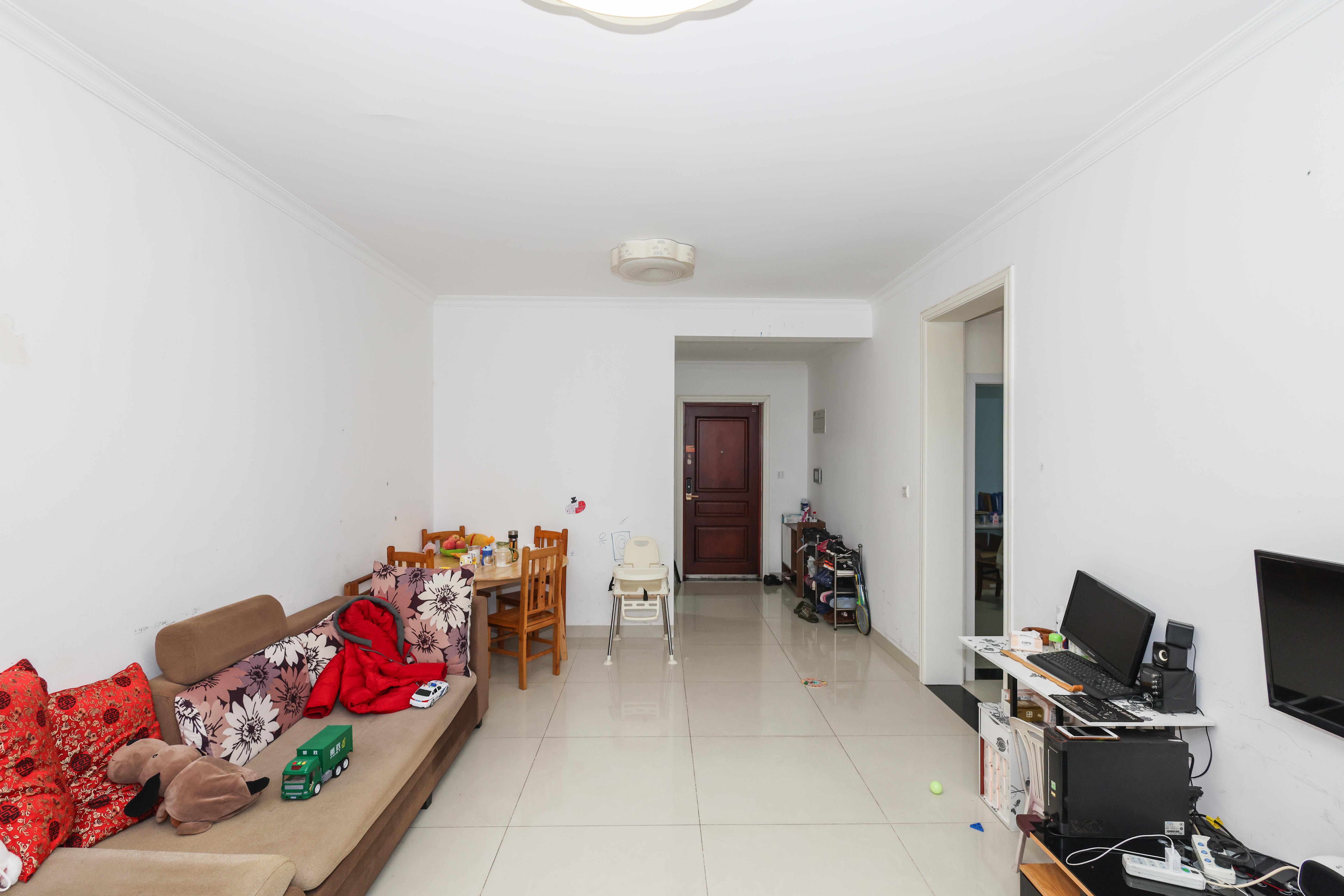 金茂梅溪湖  2室2厅1卫    145.0万客厅