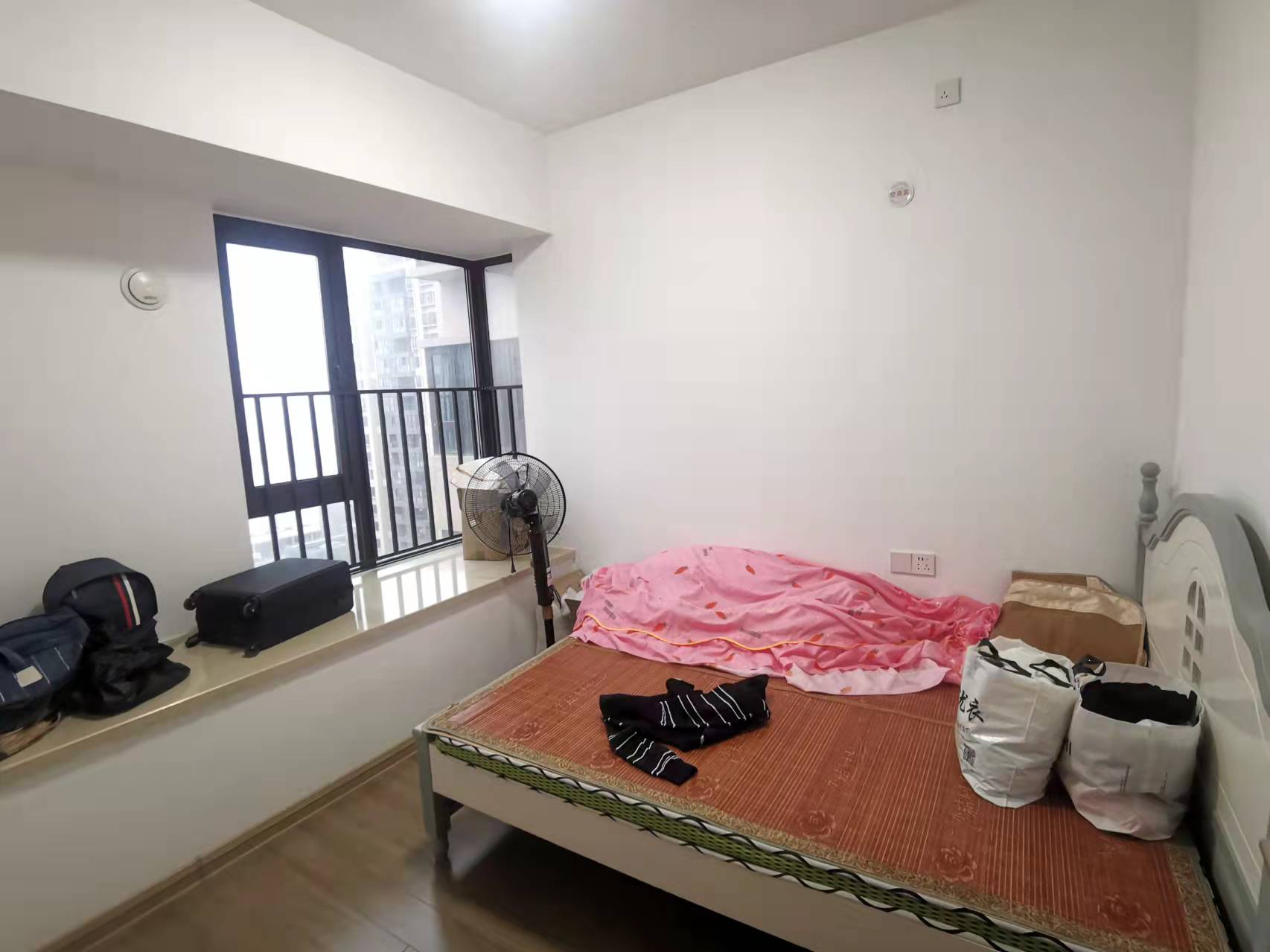 蓝溪谷 3室2厅2卫 81.8万 蓝溪谷 3室2厅2卫 81.8万客厅