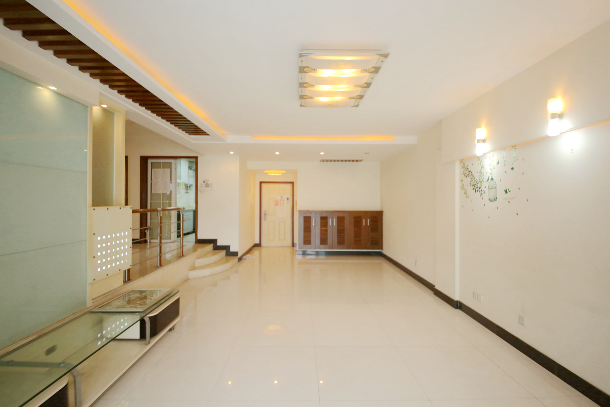 王府花园  4室2厅2卫    185.0万客厅