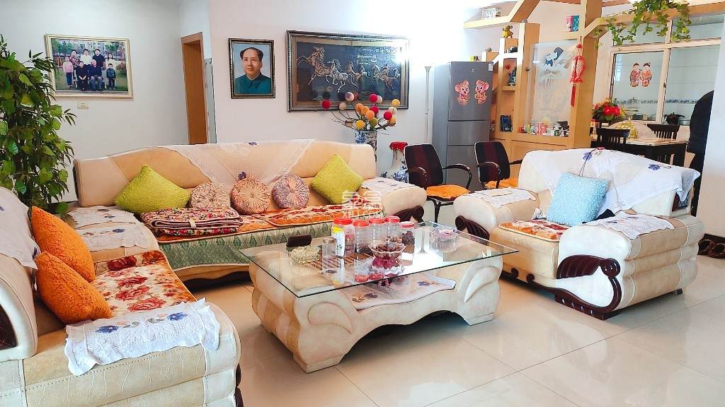 迎宾西路52号 4室2厅2卫 55.8万 迎宾西路52号 4室2厅2卫 55.8万客厅