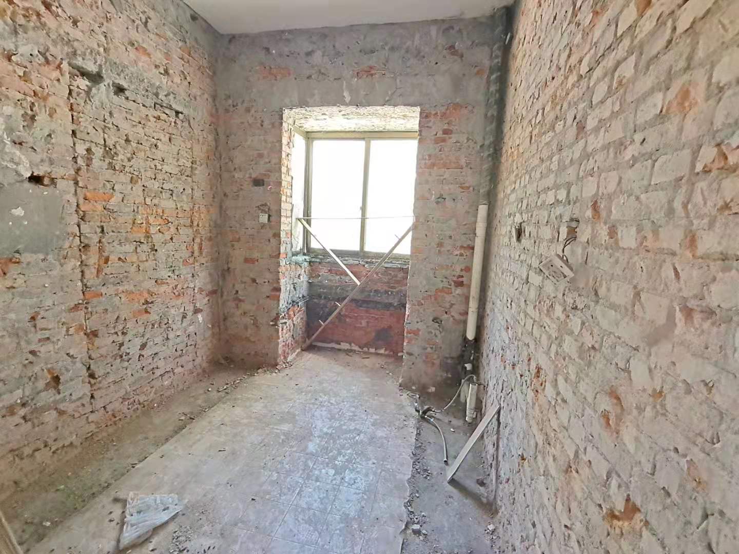 文昌苑  4室2厅2卫    62.8万 文昌苑  4室2厅2卫    62.8万卫生间