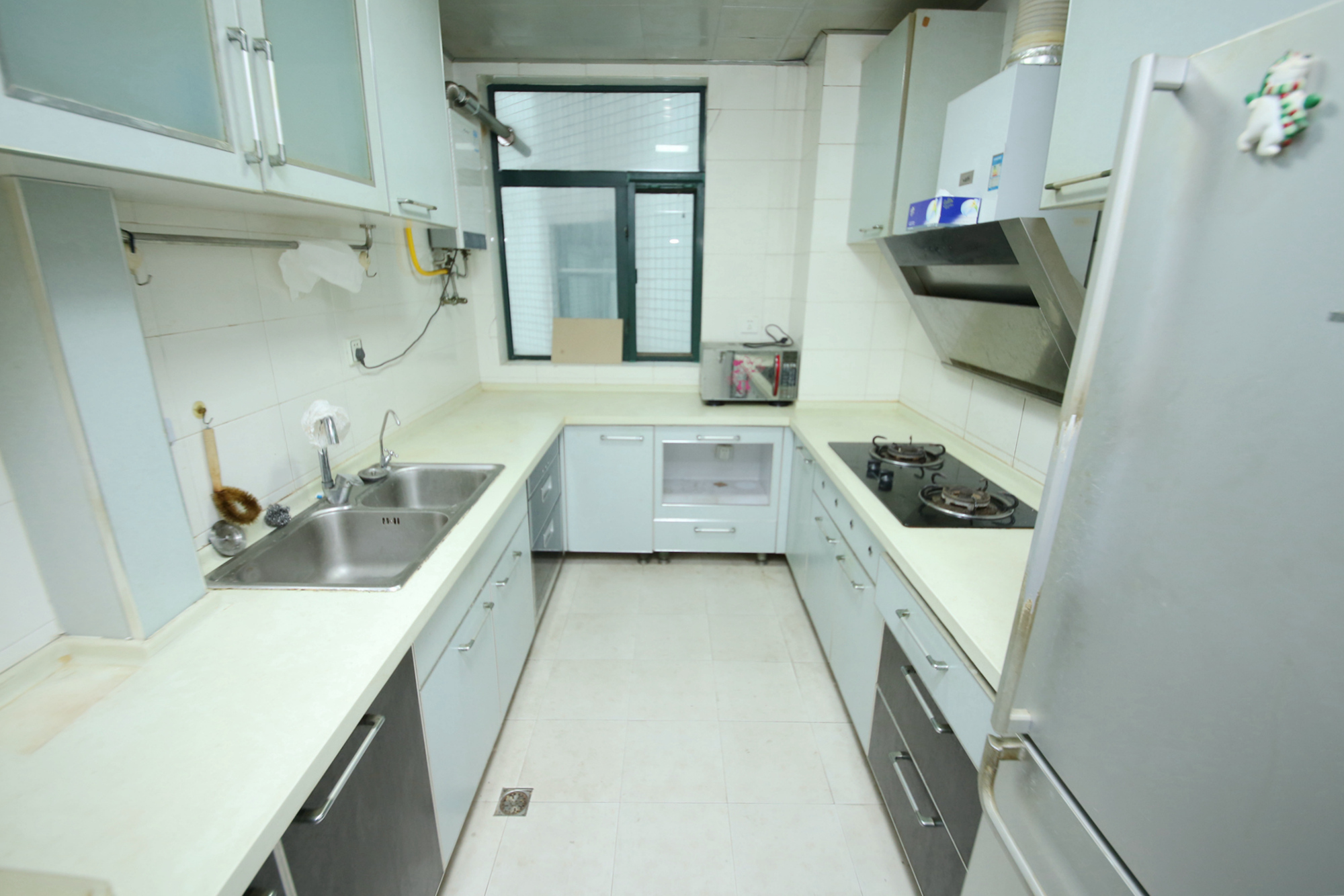 王府花园  4室2厅2卫    185.0万厨房