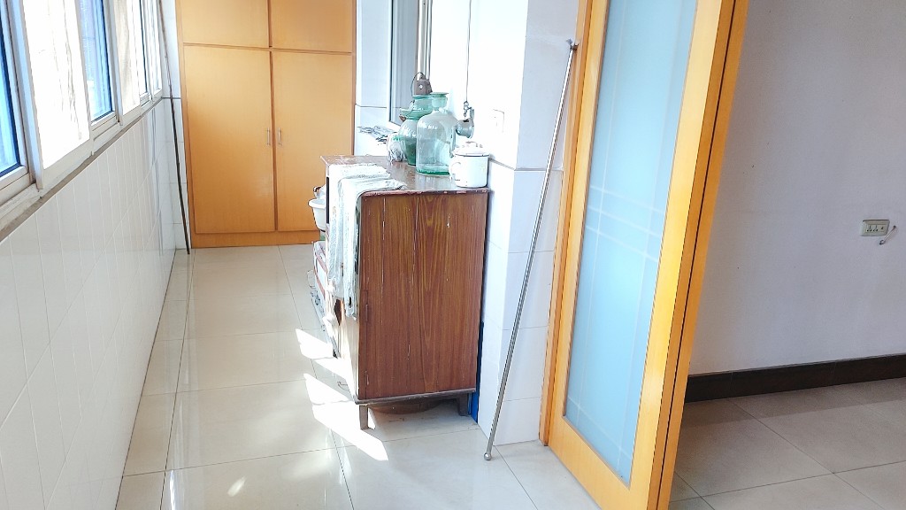 迎宾西路52号 4室2厅2卫 55.8万 迎宾西路52号 4室2厅2卫 55.8万客厅