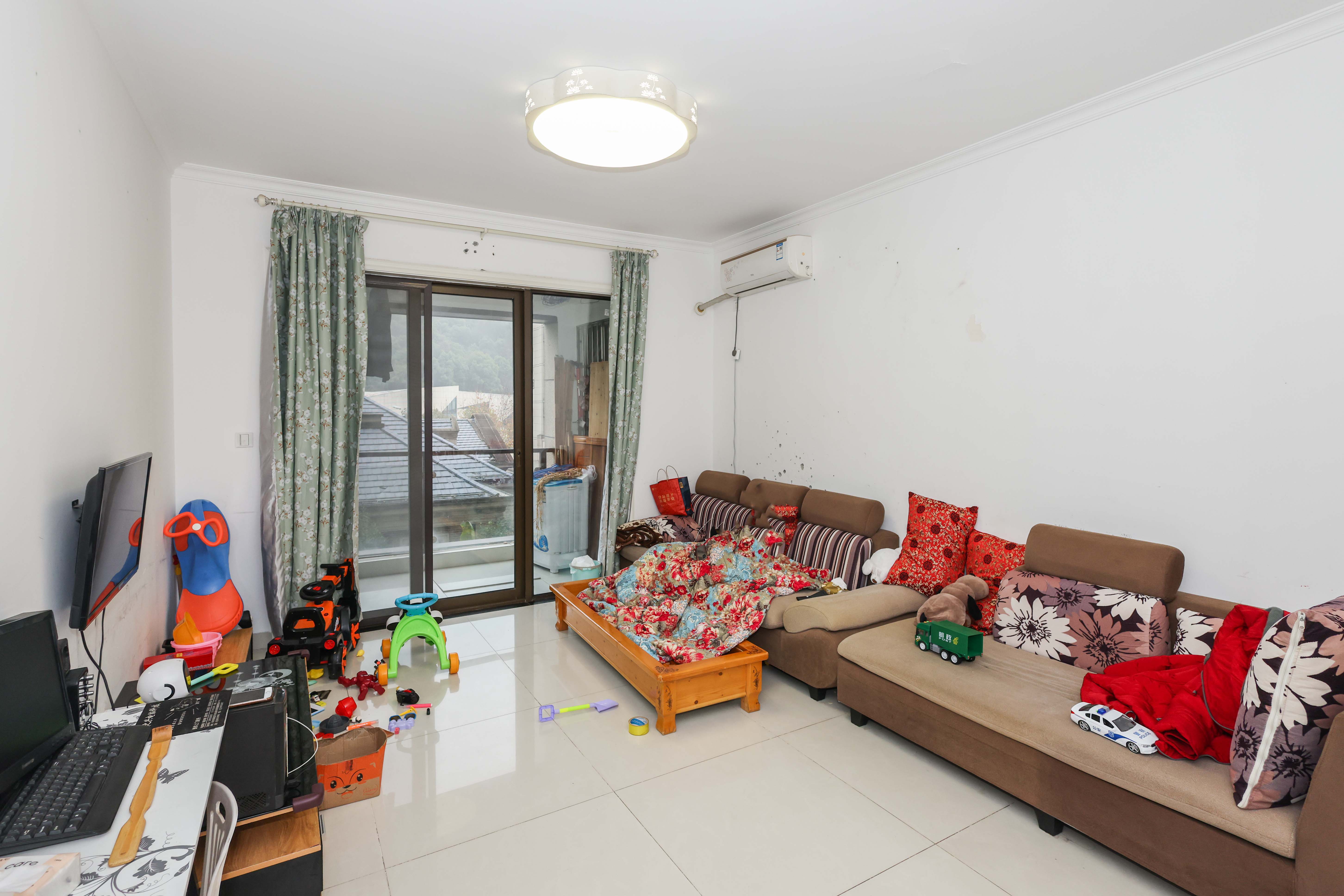 金茂梅溪湖  2室2厅1卫    145.0万客厅