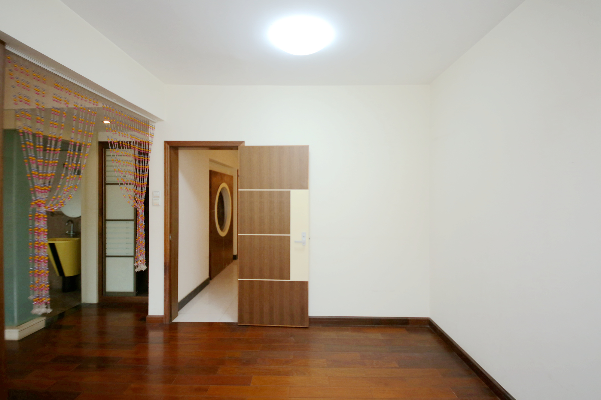 王府花园  4室2厅2卫    185.0万卧室