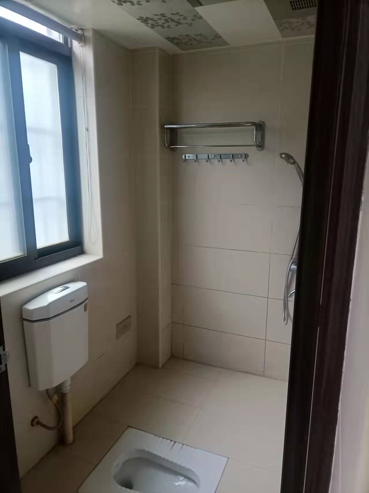 湖畔新村  3室2厅1卫   2200.00元/月室内图