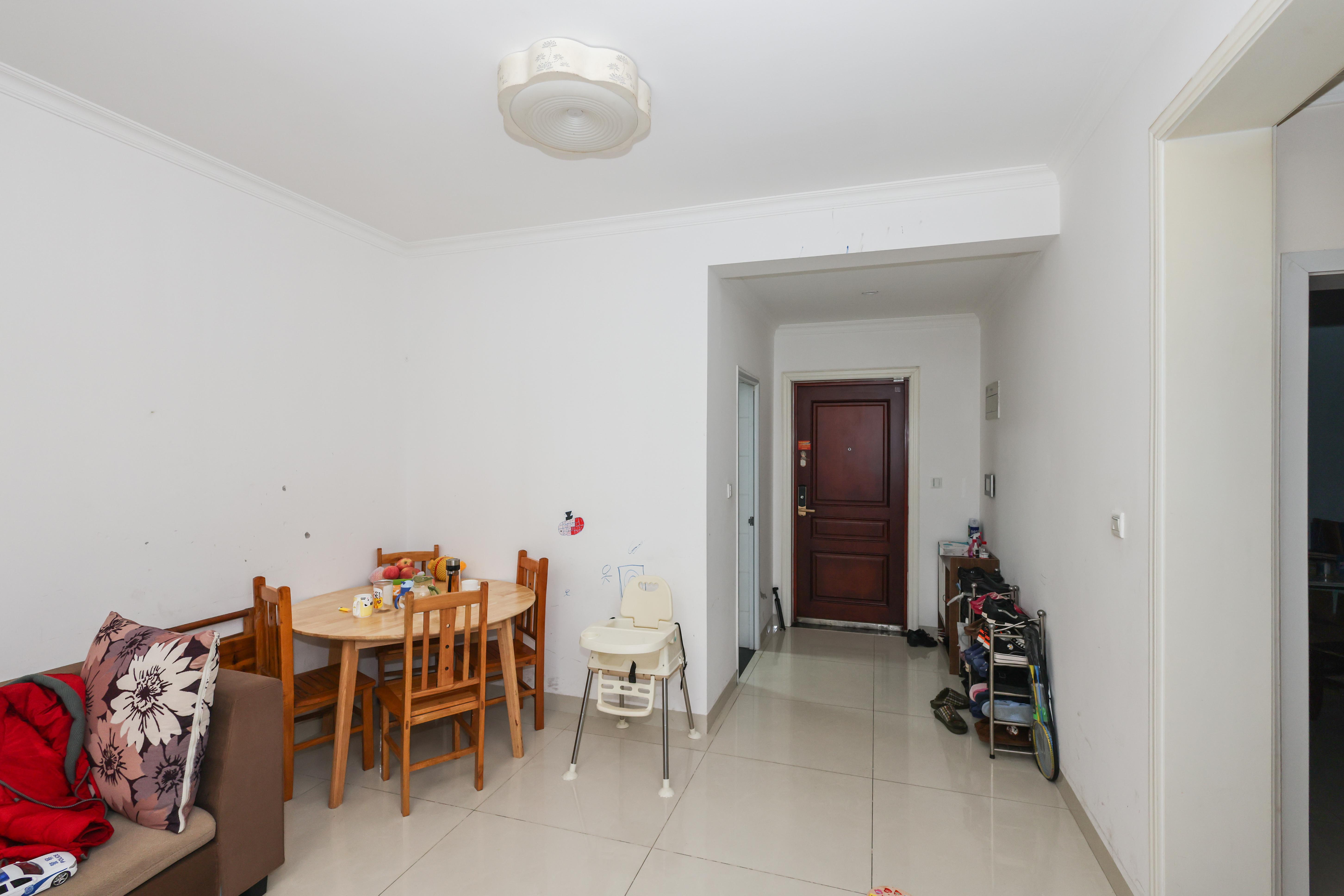 金茂梅溪湖  2室2厅1卫    145.0万客厅