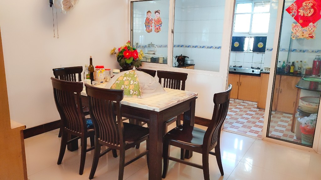 迎宾西路52号 4室2厅2卫 55.8万 迎宾西路52号 4室2厅2卫 55.8万客厅