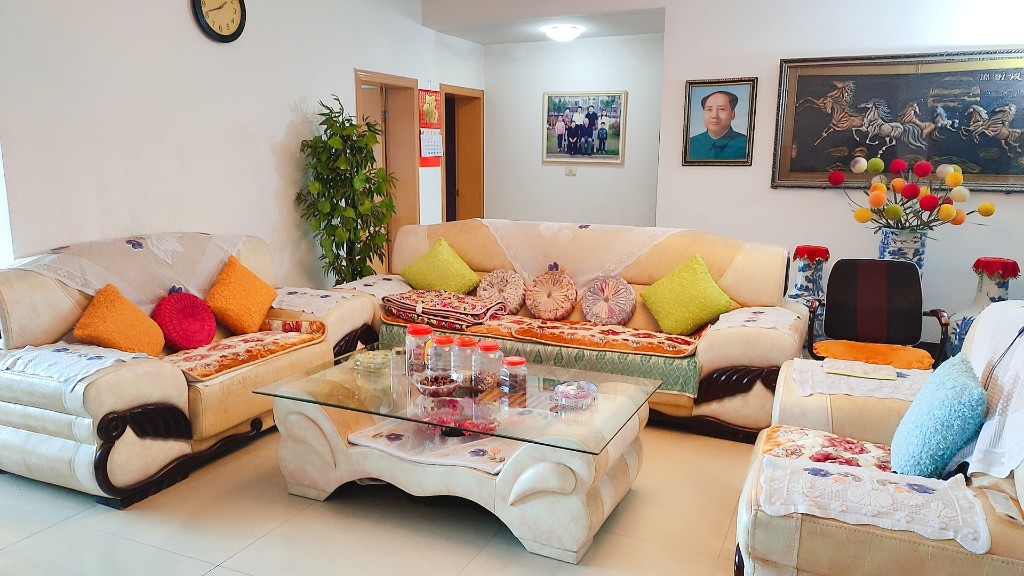 迎宾西路52号 4室2厅2卫 55.8万 迎宾西路52号 4室2厅2卫 55.8万客厅