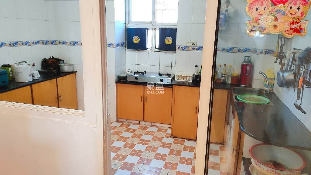 迎宾西路52号 4室2厅2卫 55.8万 迎宾西路52号 4室2厅2卫 55.8万客厅