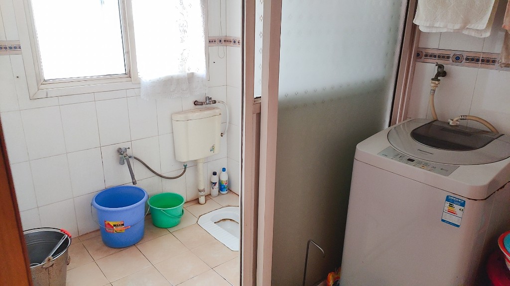 迎宾西路52号 4室2厅2卫 55.8万 迎宾西路52号 4室2厅2卫 55.8万客厅