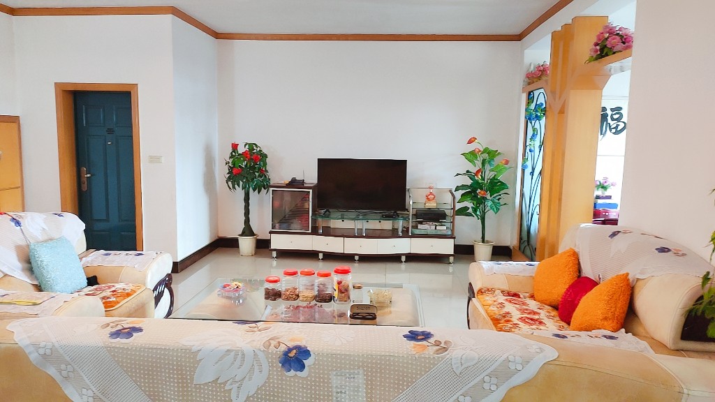 迎宾西路52号 4室2厅2卫 55.8万 迎宾西路52号 4室2厅2卫 55.8万客厅