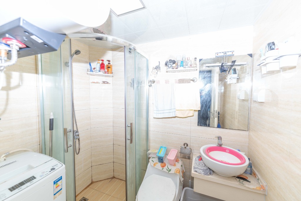 万芙锦城  1室1厅1卫   35.00万卫生间