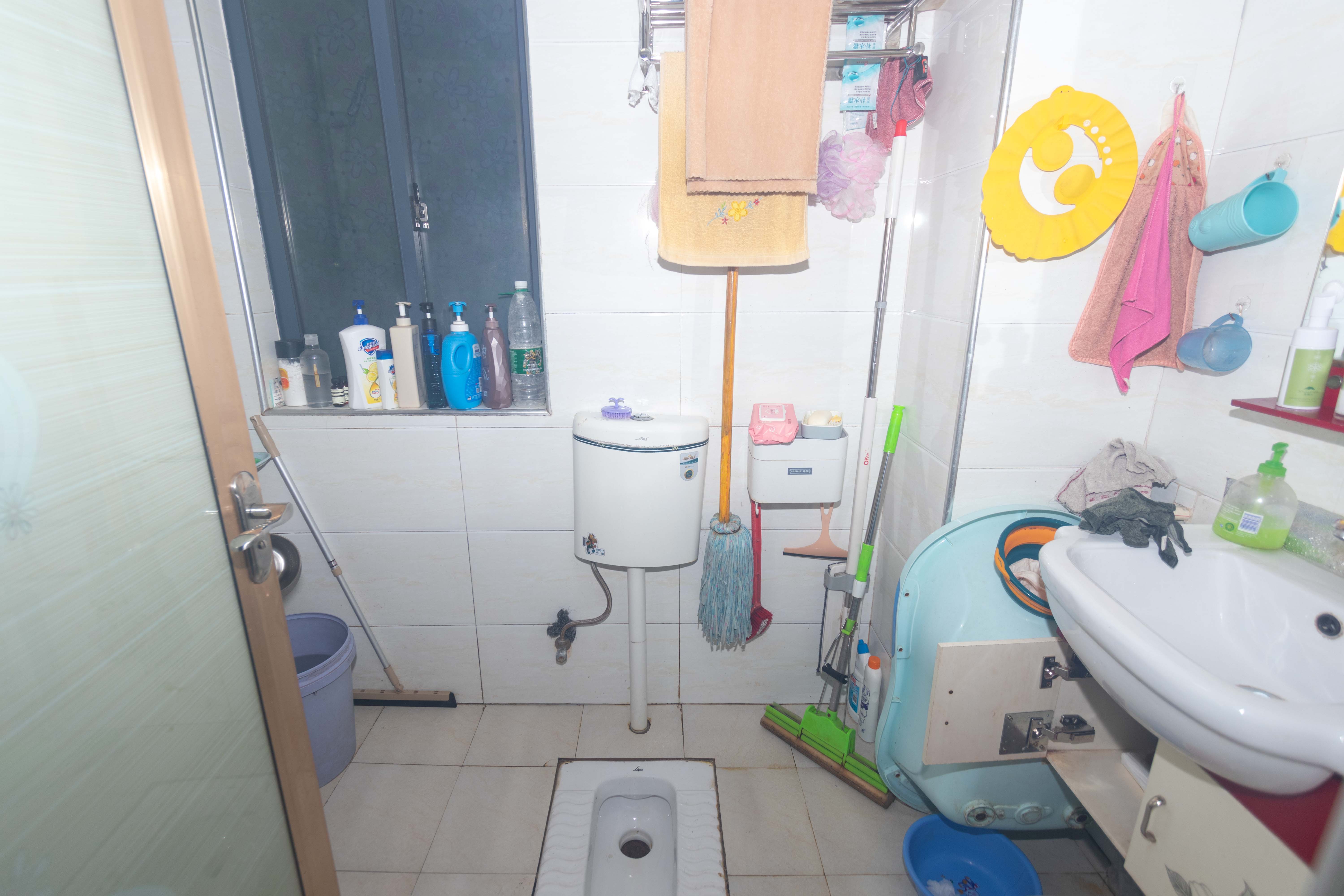恒生碧水龙庭  2室2厅2卫   70.00万卫生间