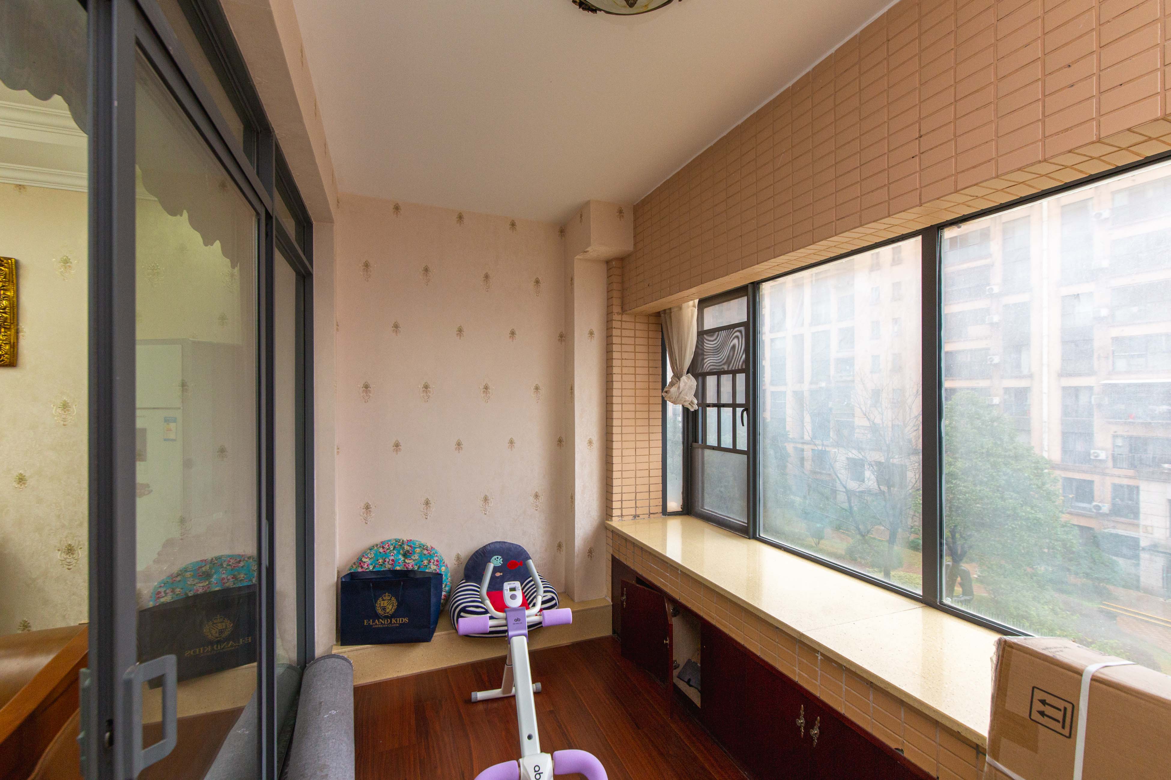 中城麗景香山園  3室2廳2衛(wèi)    195.0萬陽臺