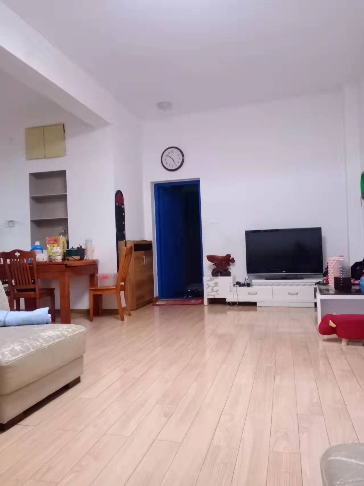 联发商厦 3室2厅1卫 40.0万 联发商厦 3室2厅1卫 40.0万客厅