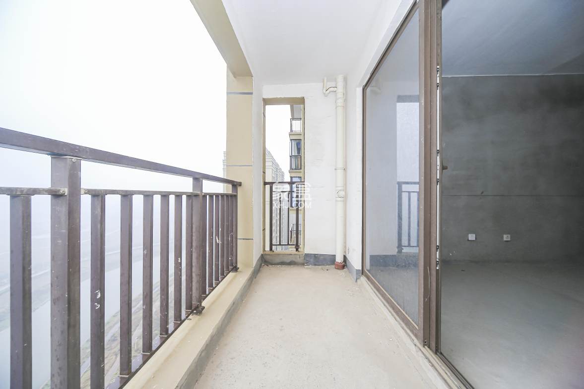 华润橡树湾  3室2厅1卫    103.0万 华润橡树湾  3室2厅1卫    103.0万阳台