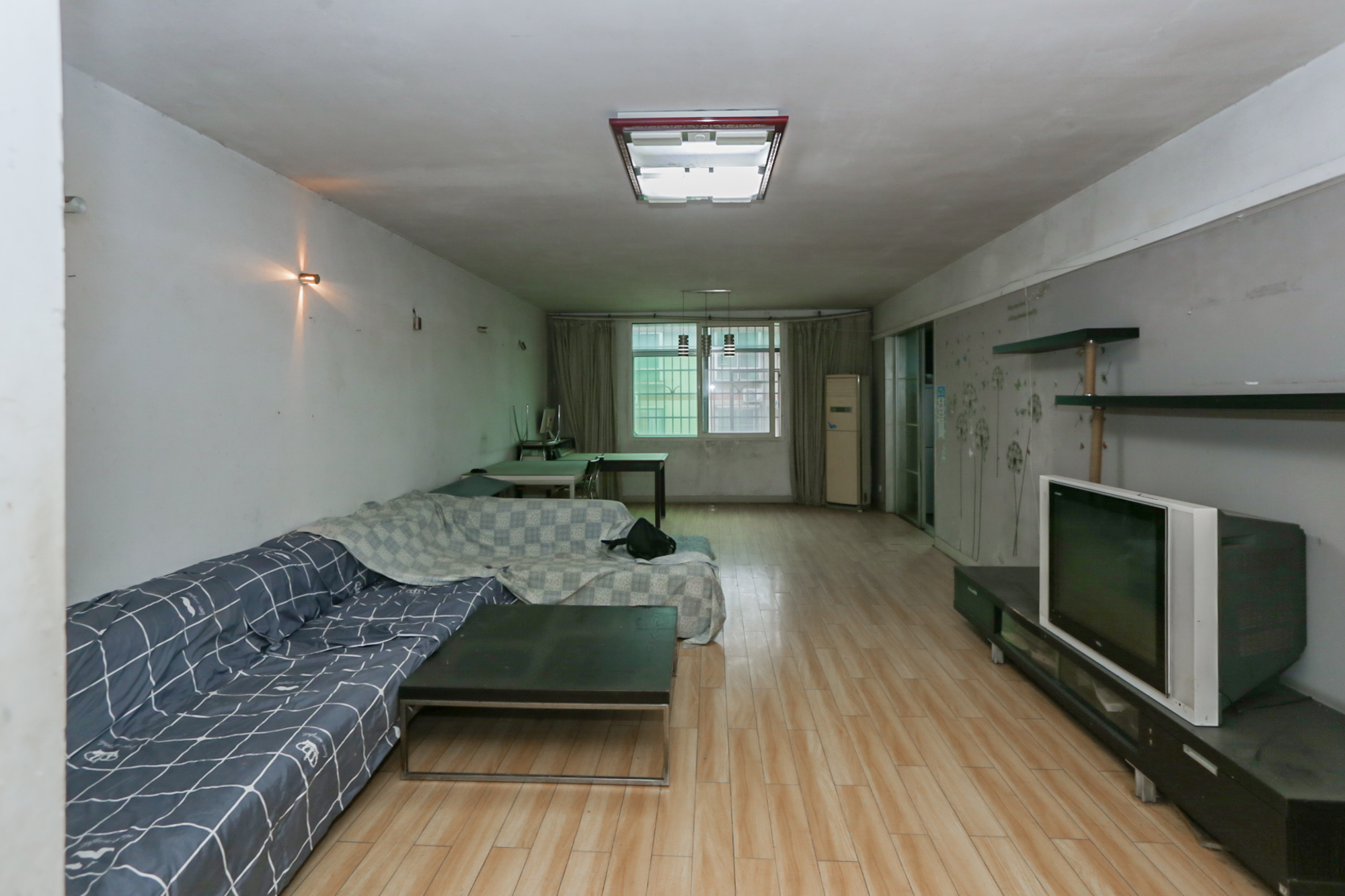 银晟花园  3室2厅2卫    83.0万客厅