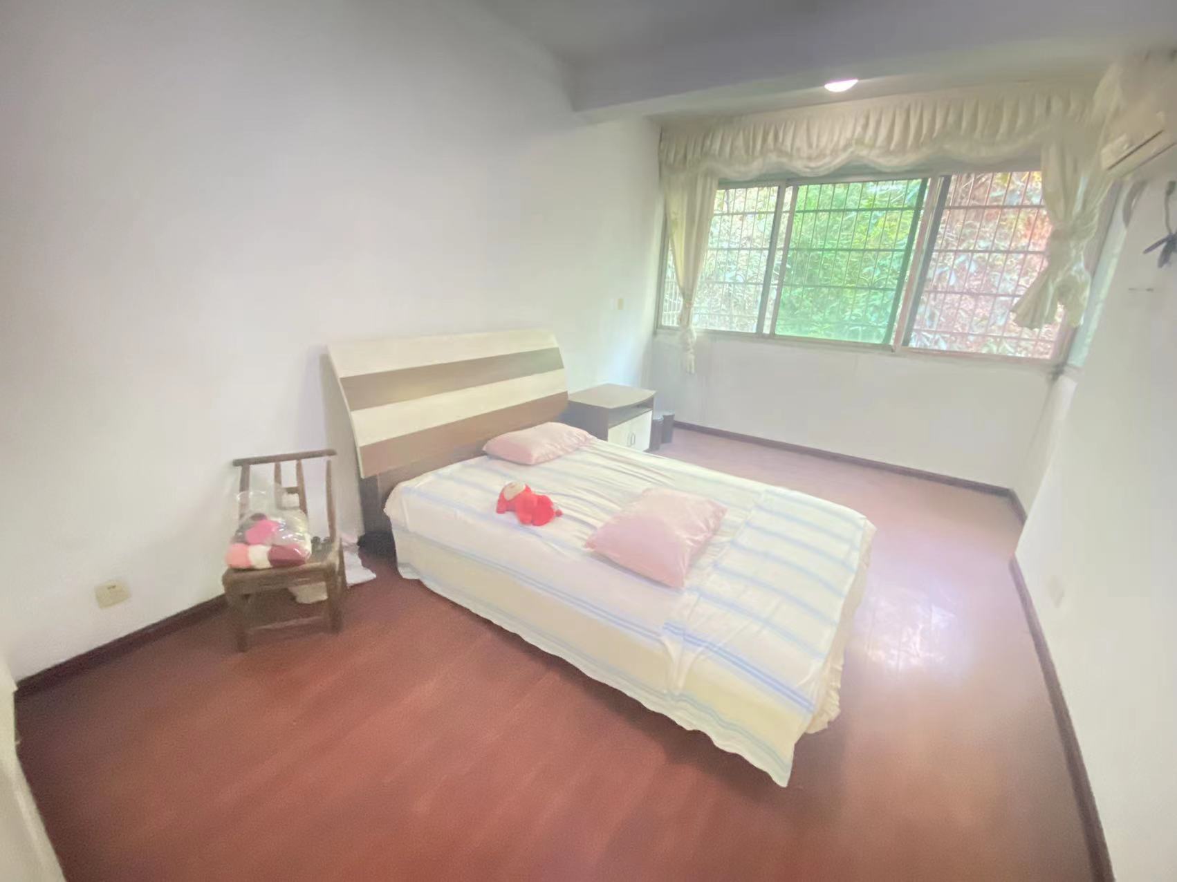 仁和小区 3室2厅1卫 48.0万 仁和小区 3室2厅1卫 48.0万客厅