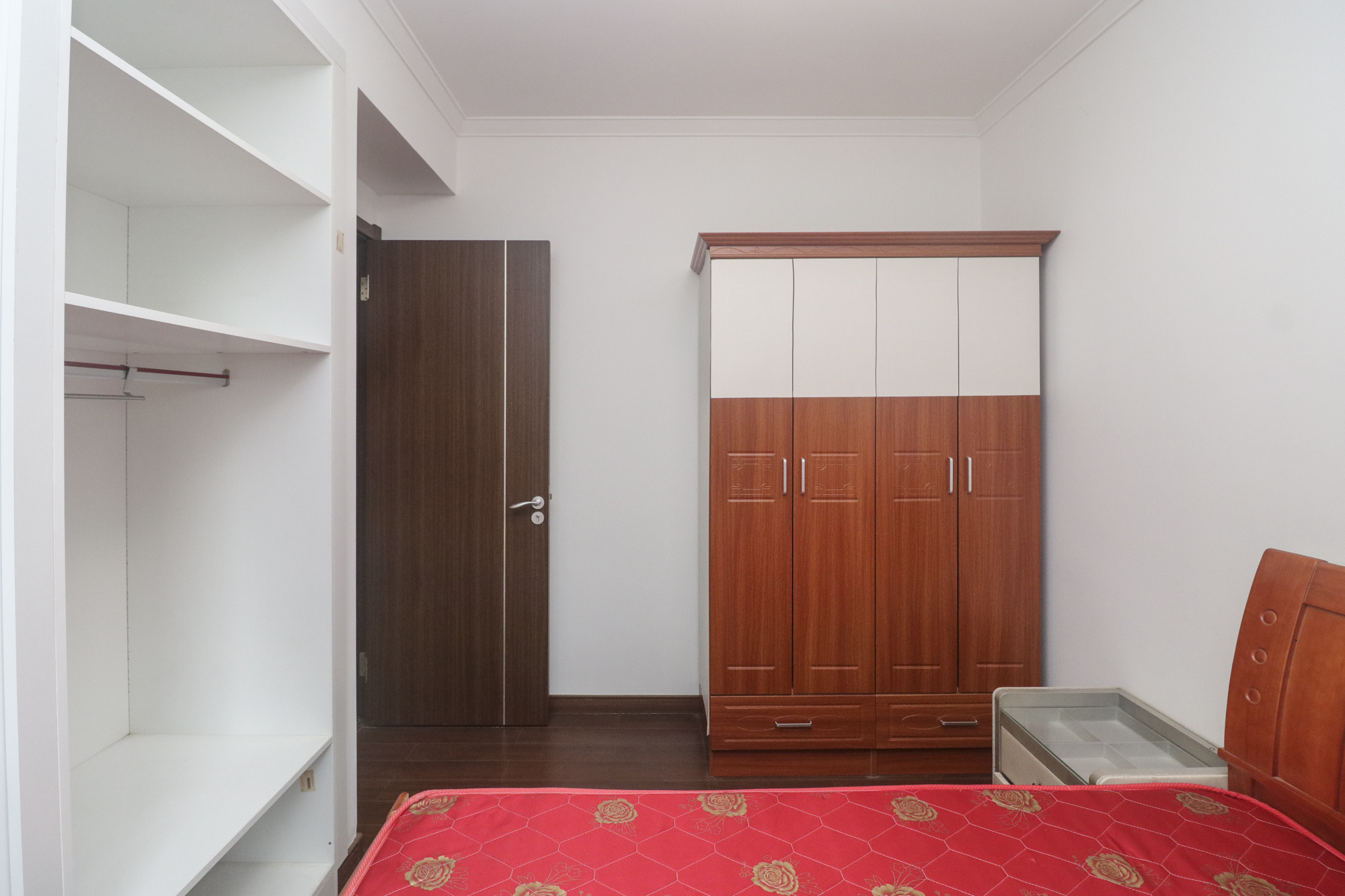 万科里金域滨江  3室2厅1卫    176.0万卧室