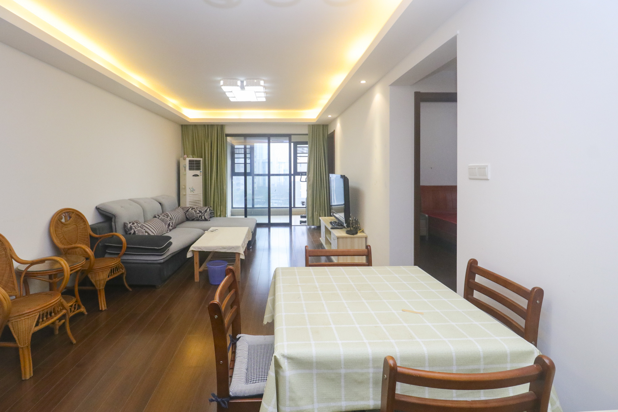 万科里金域滨江  3室2厅1卫    176.0万客厅