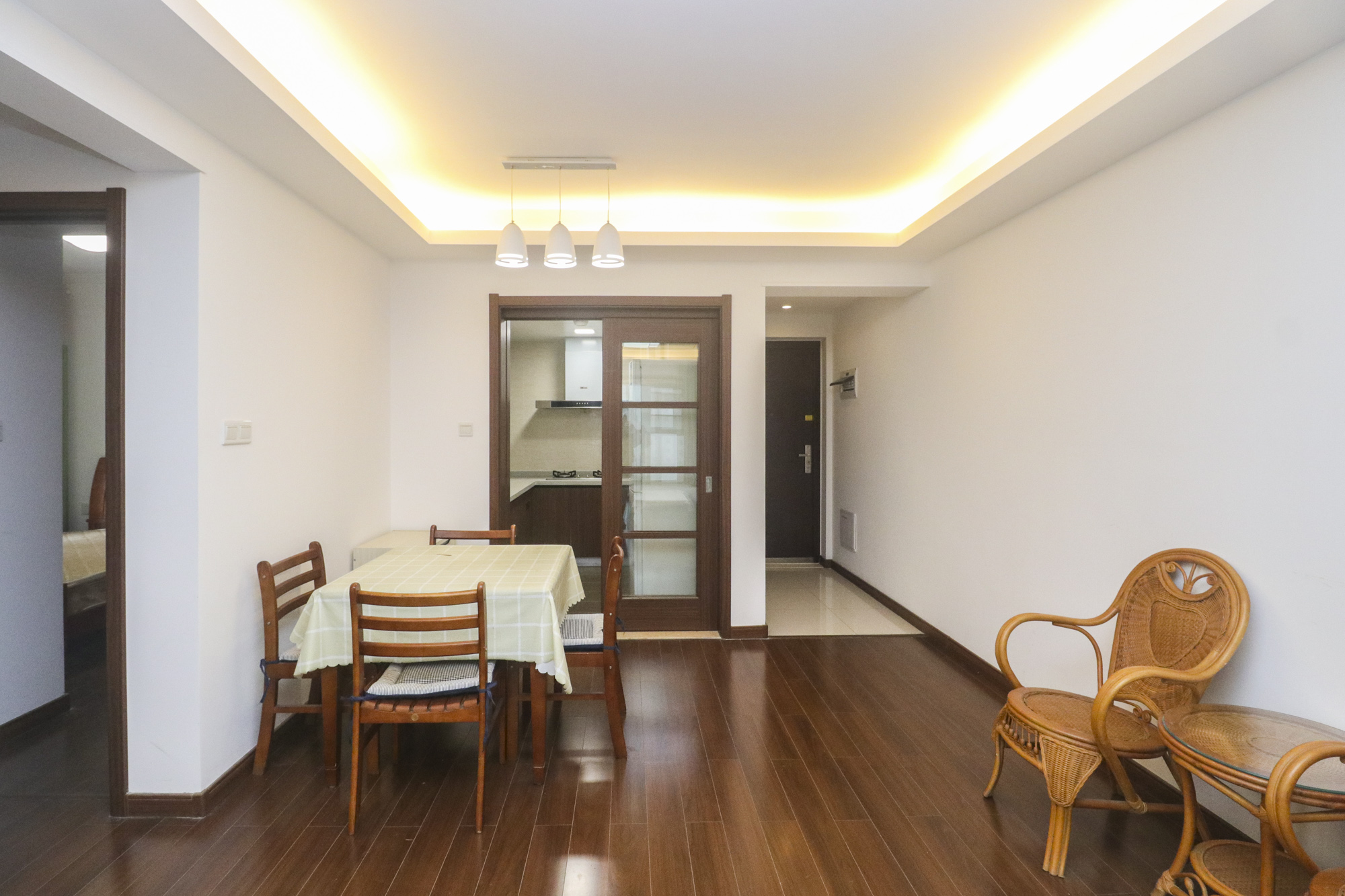 万科里金域滨江  3室2厅1卫    176.0万客厅