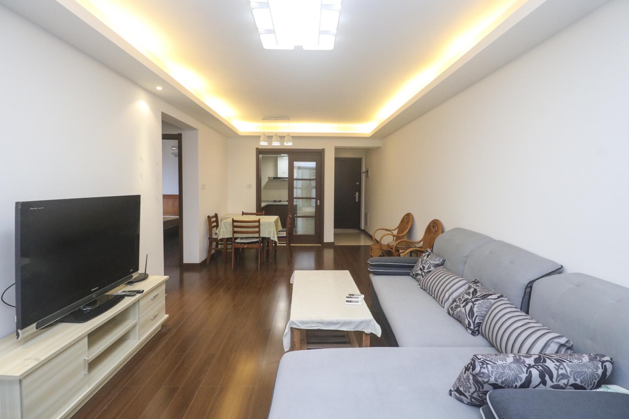 万科里金域滨江  3室2厅1卫    176.0万客厅