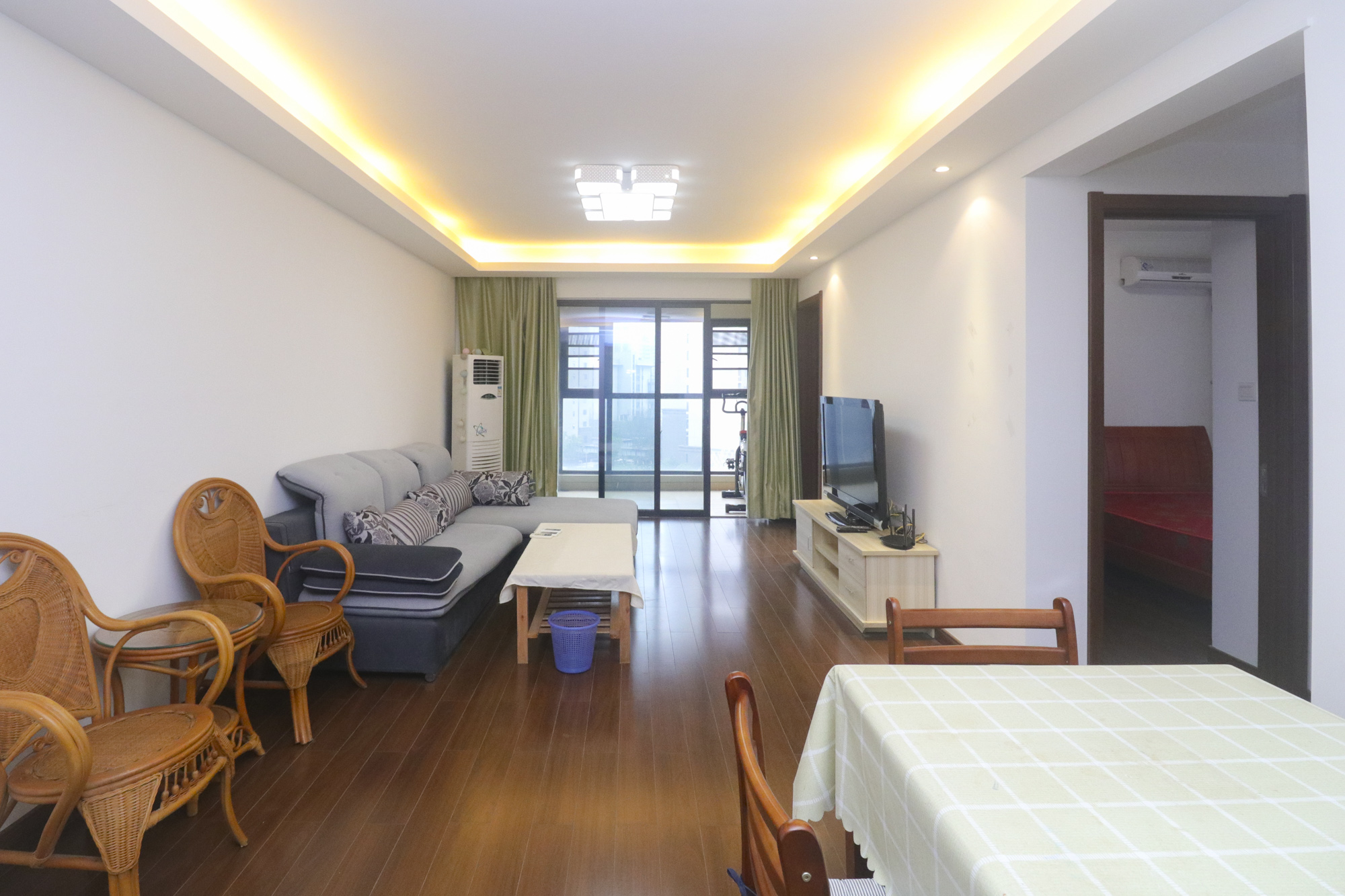 万科里金域滨江  3室2厅1卫    176.0万客厅