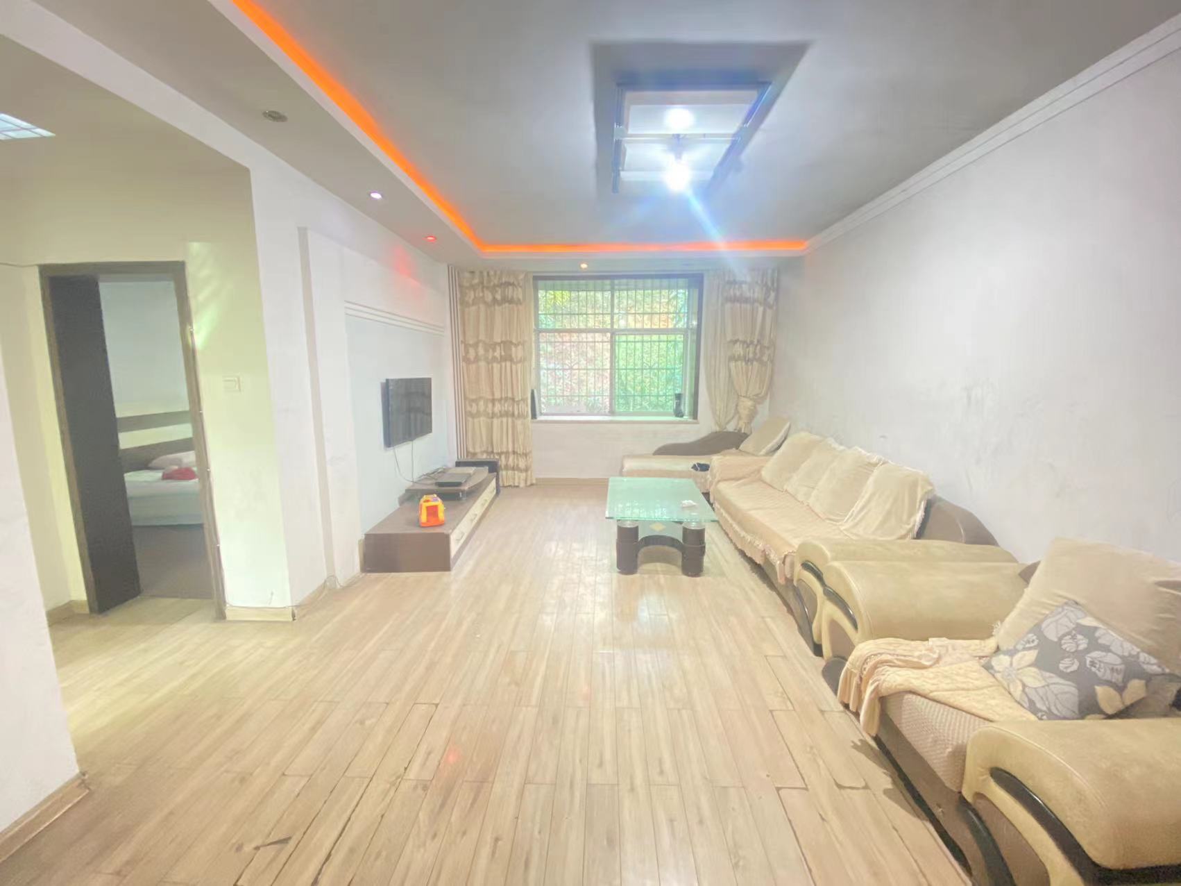 仁和小区 3室2厅1卫 48.0万 仁和小区 3室2厅1卫 48.0万客厅