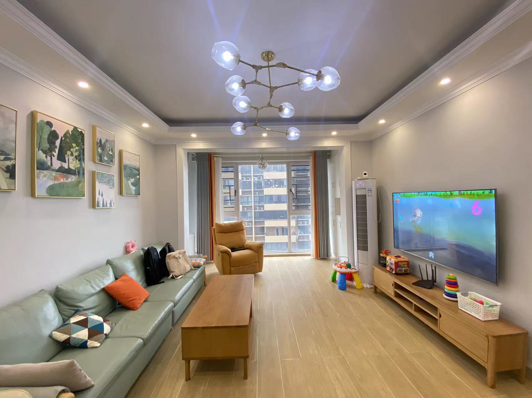 旺城天悦领秀香江  4室2厅1卫    88.8万 旺城天悦领秀香江  4室2厅1卫    88.8万客厅